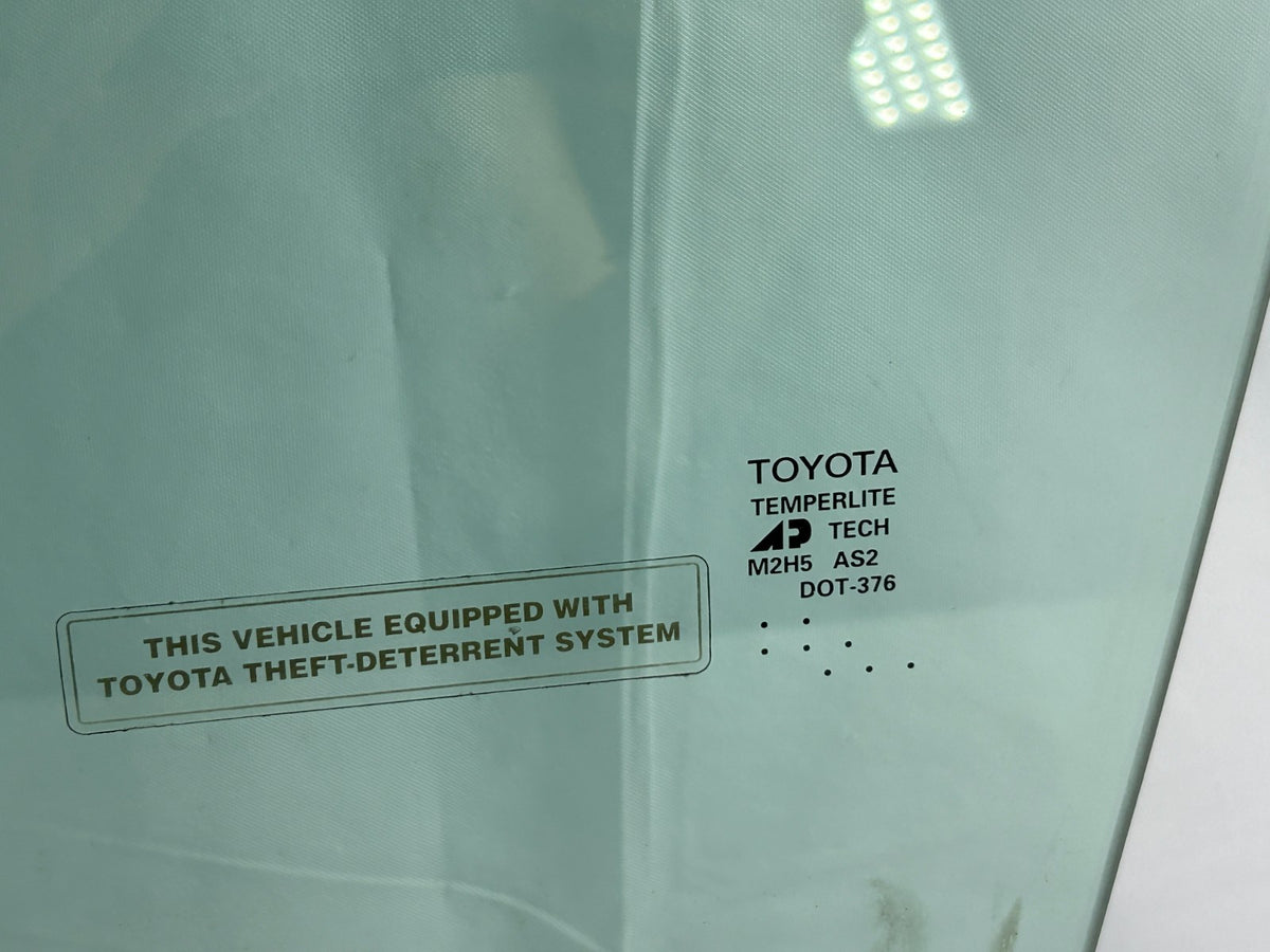 01-07 Toyota Sequoia Front Left Driver Side Door Window Glass OEM 68102-0C020