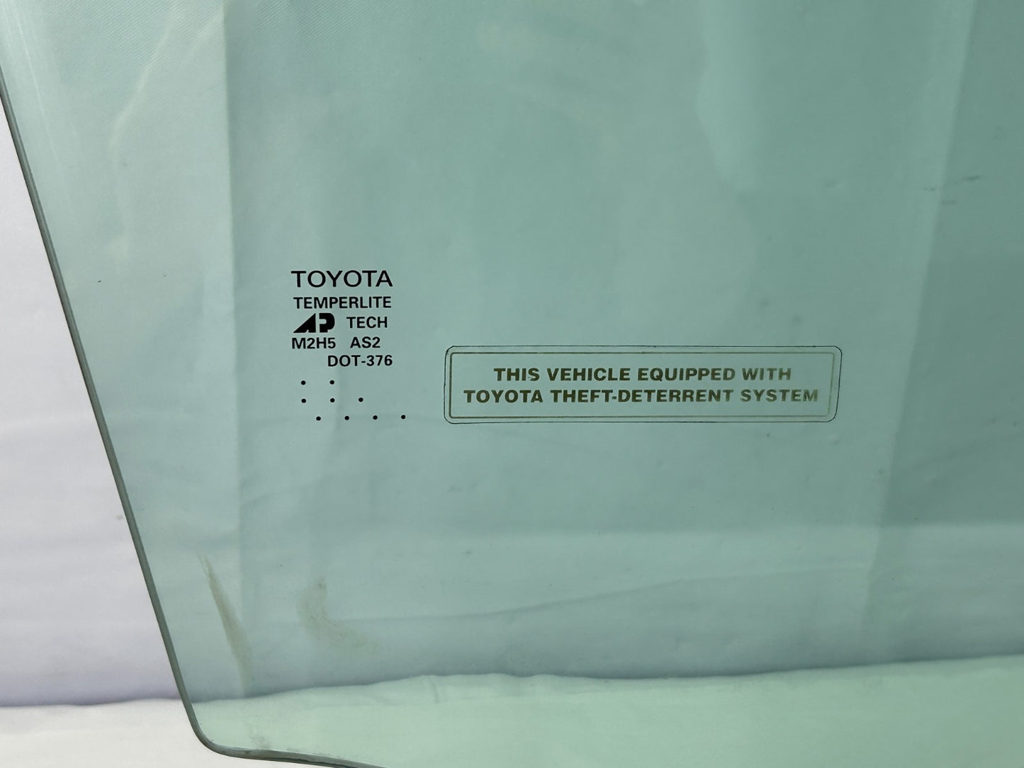 2001-2007 Toyota Sequoia Front Right Passenger Door Window Glass OEM 68101-0C020
