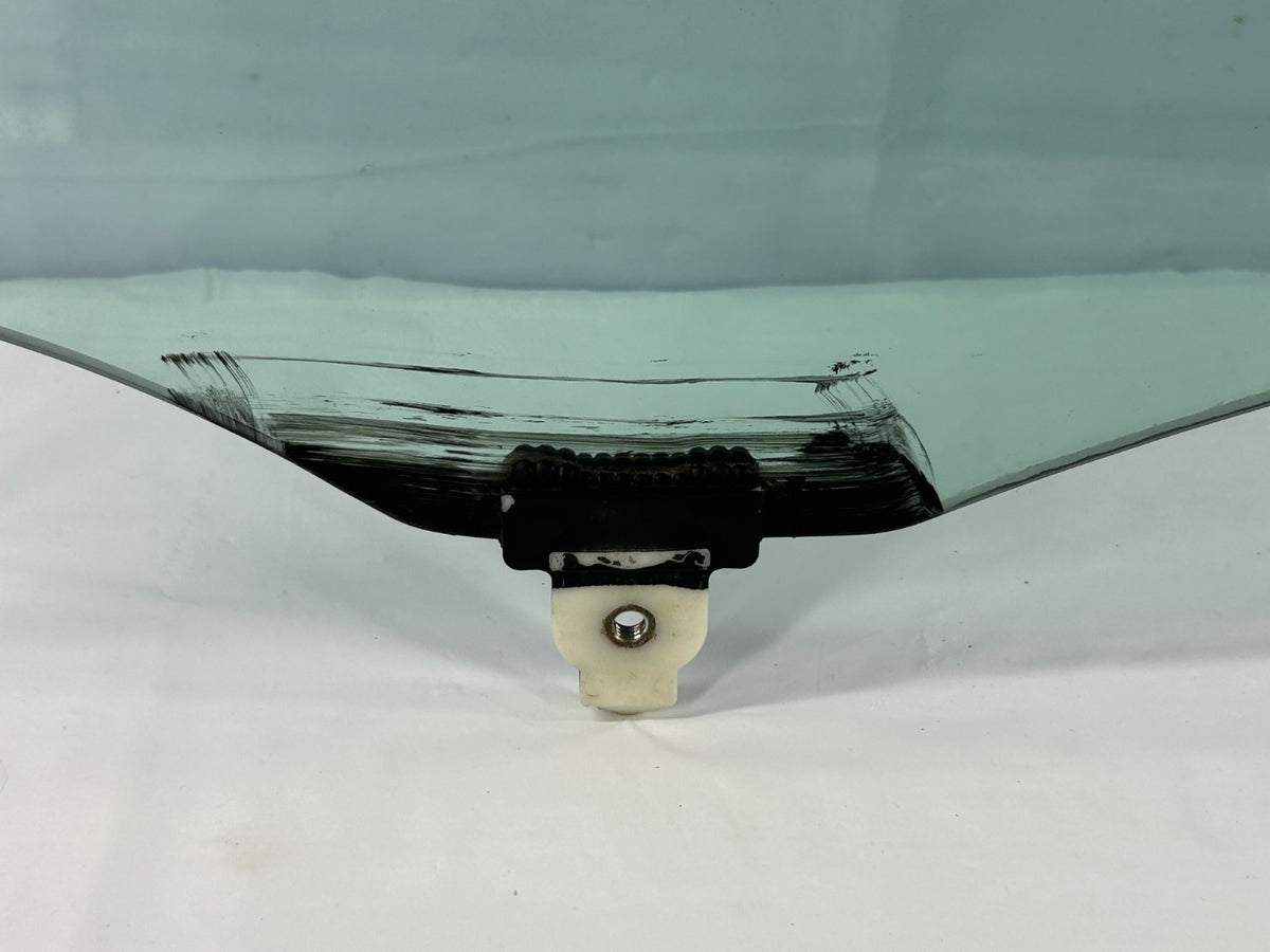 2001-2007 Toyota Sequoia Front Right Passenger Door Window Glass OEM 68101-0C020
