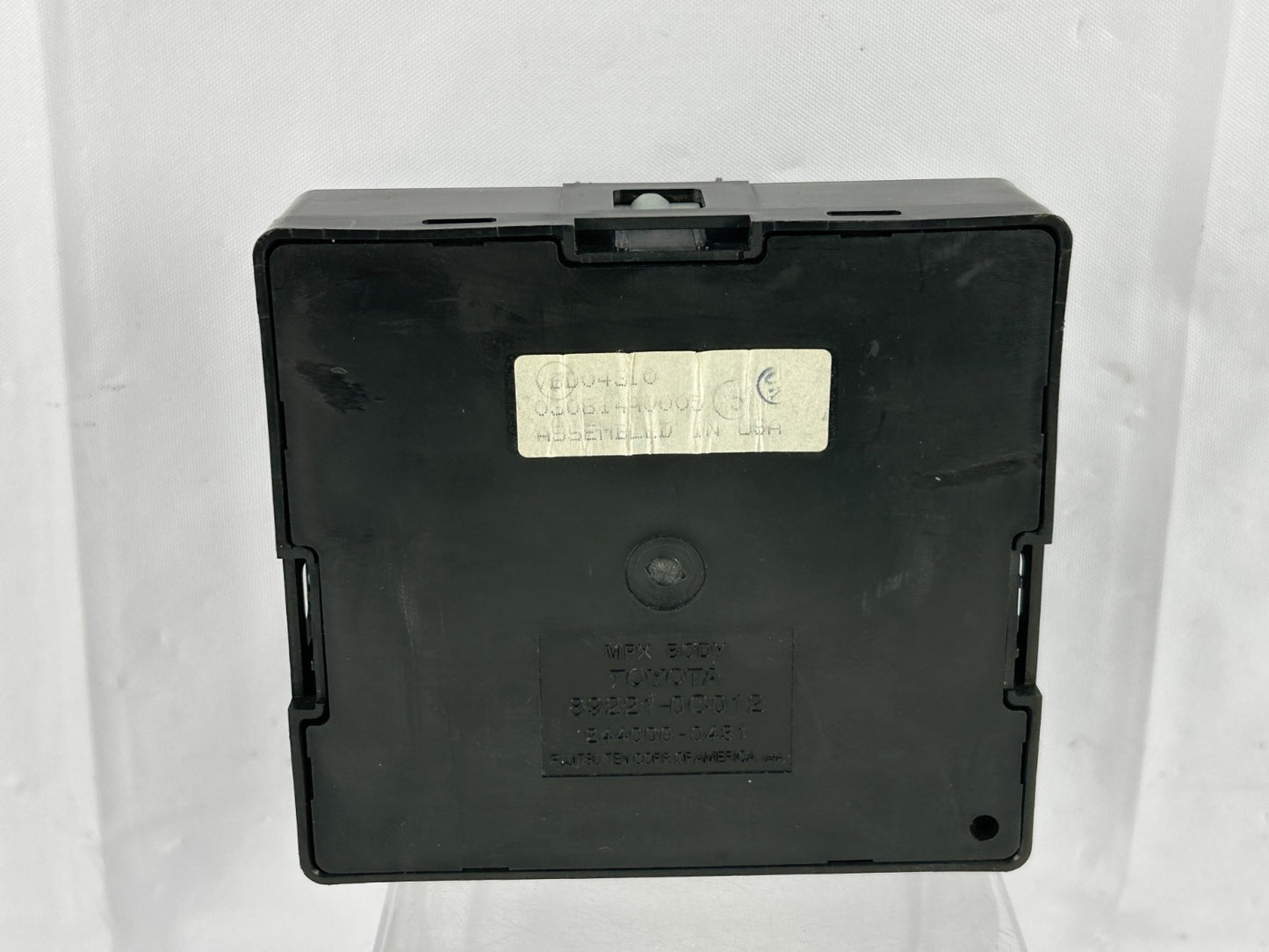 2002-2005 Toyota Sequoia Multiplex Network Body Control Module OEM 89221-0C012