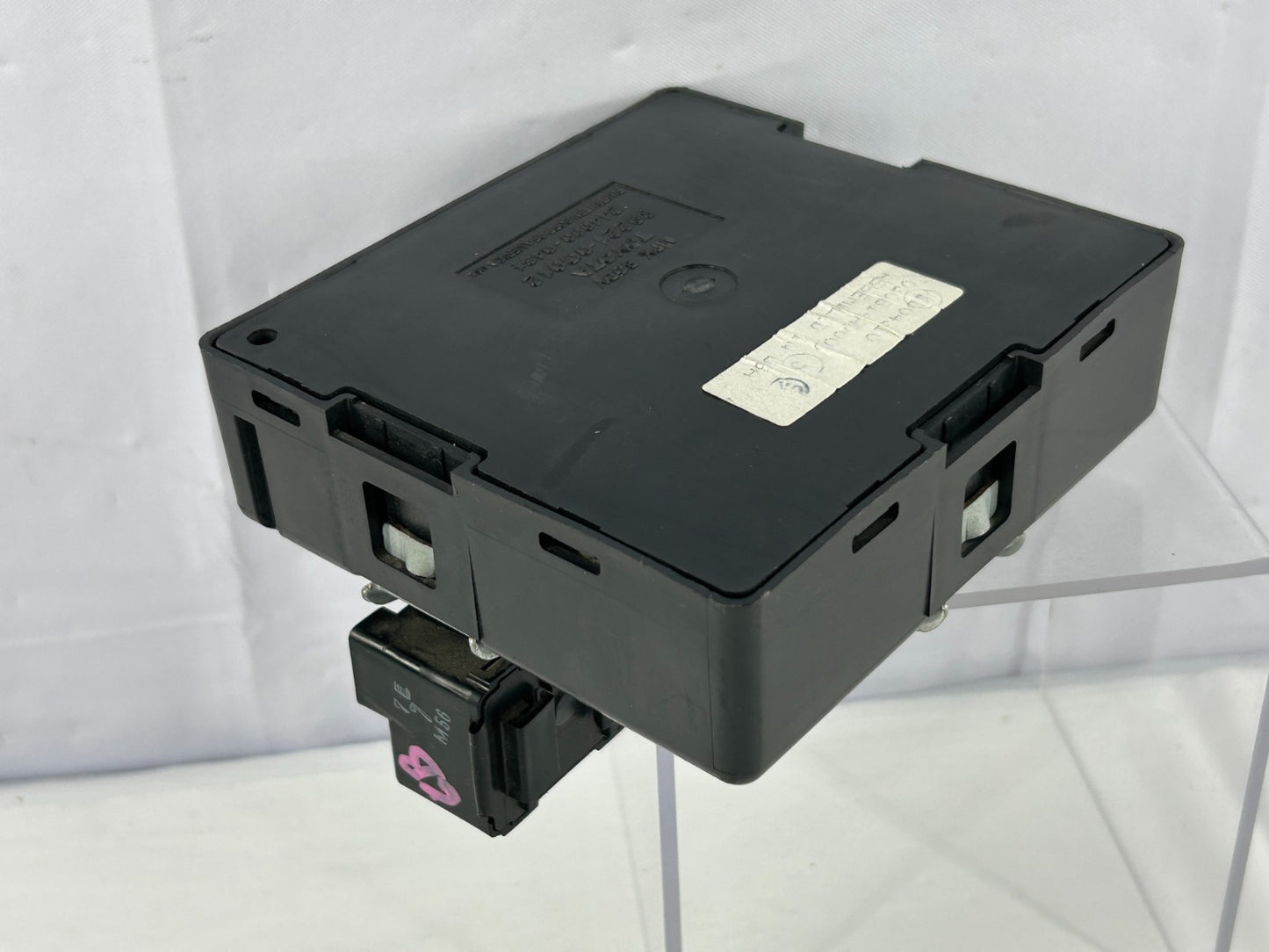 2002-2005 Toyota Sequoia Multiplex Network Body Control Module OEM 89221-0C012