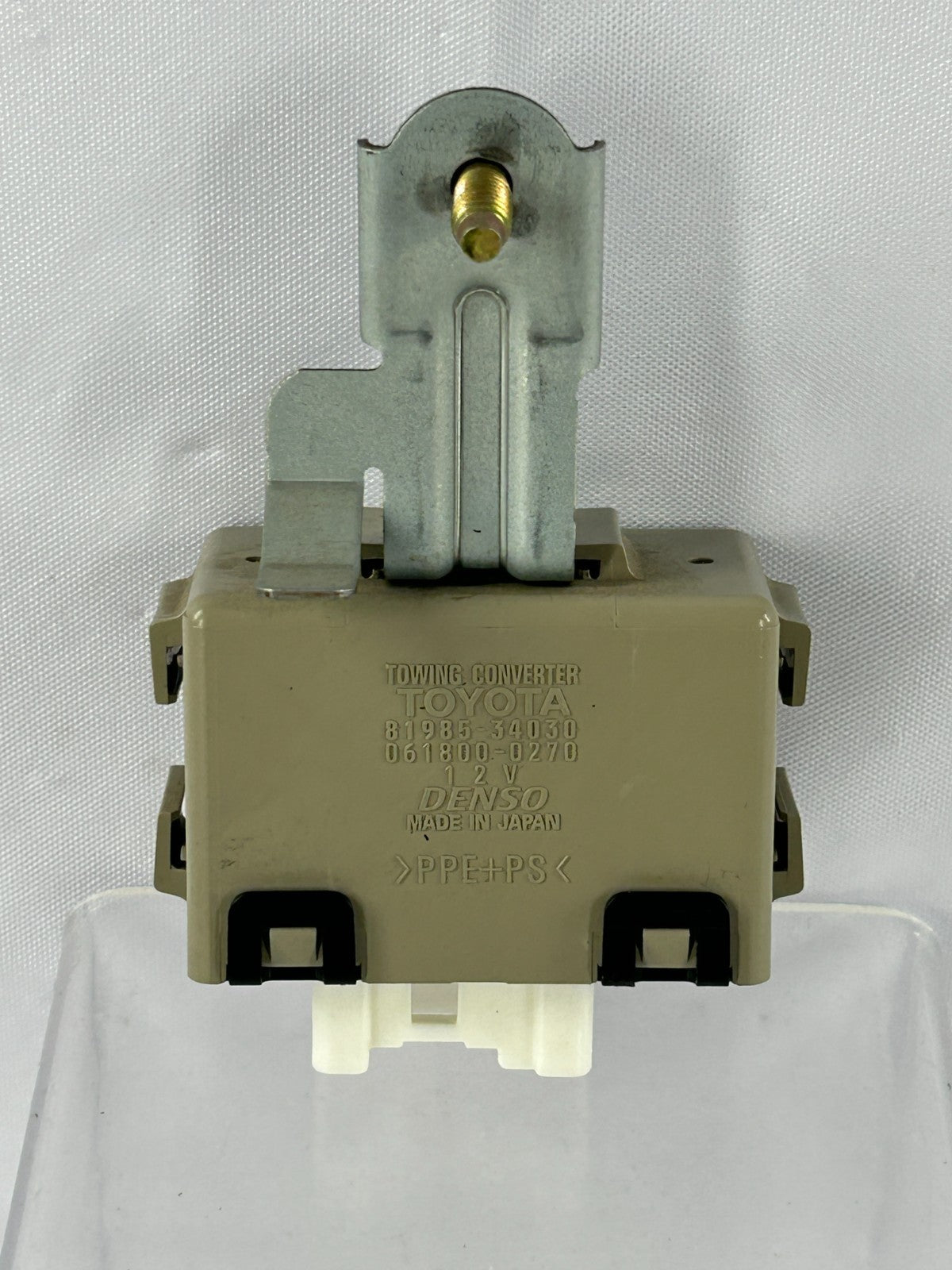 2002-2005 Toyota Sequoia Towing Converter Relay Module Unit OEM 81985-34030