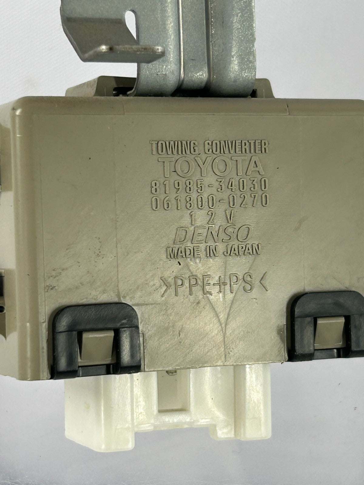 2002-2005 Toyota Sequoia Towing Converter Relay Module Unit OEM 81985-34030