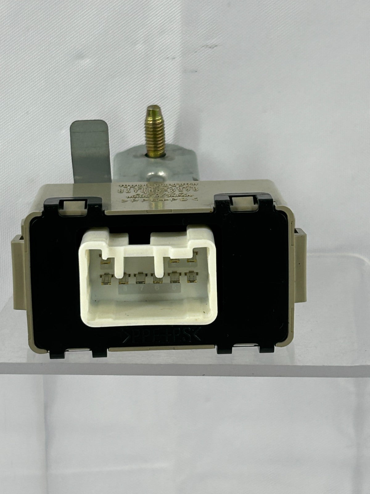 2002-2005 Toyota Sequoia Towing Converter Relay Module Unit OEM 81985-34030