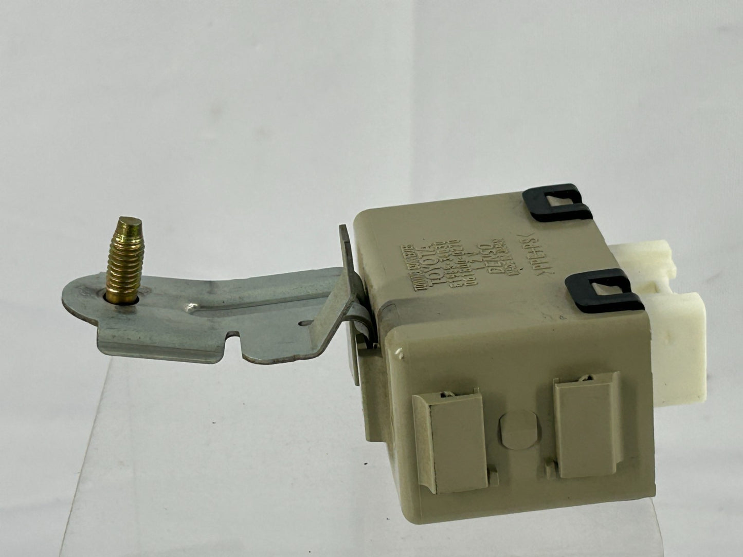 2002-2005 Toyota Sequoia Towing Converter Relay Module Unit OEM 81985-34030