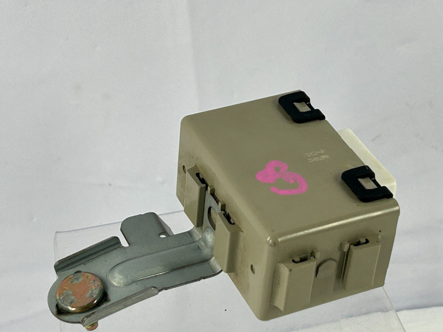 2002-2005 Toyota Sequoia Towing Converter Relay Module Unit OEM 81985-34030