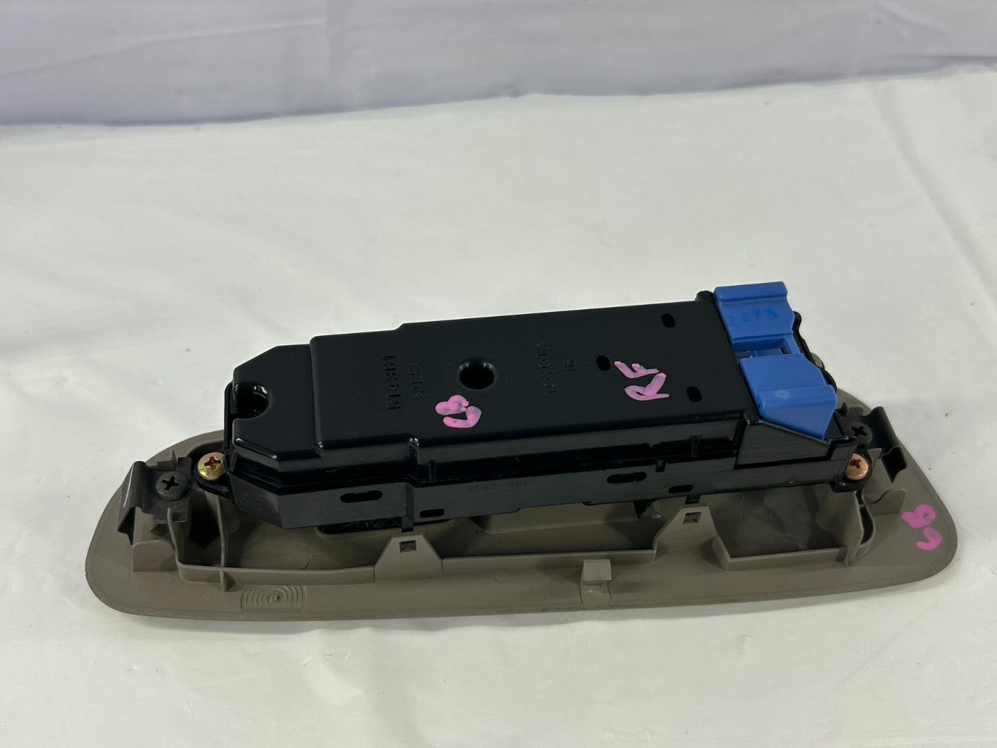 01-07 Toyota Sequoia Front Right Power Window Control Switch OEM 74201-0C030-B1