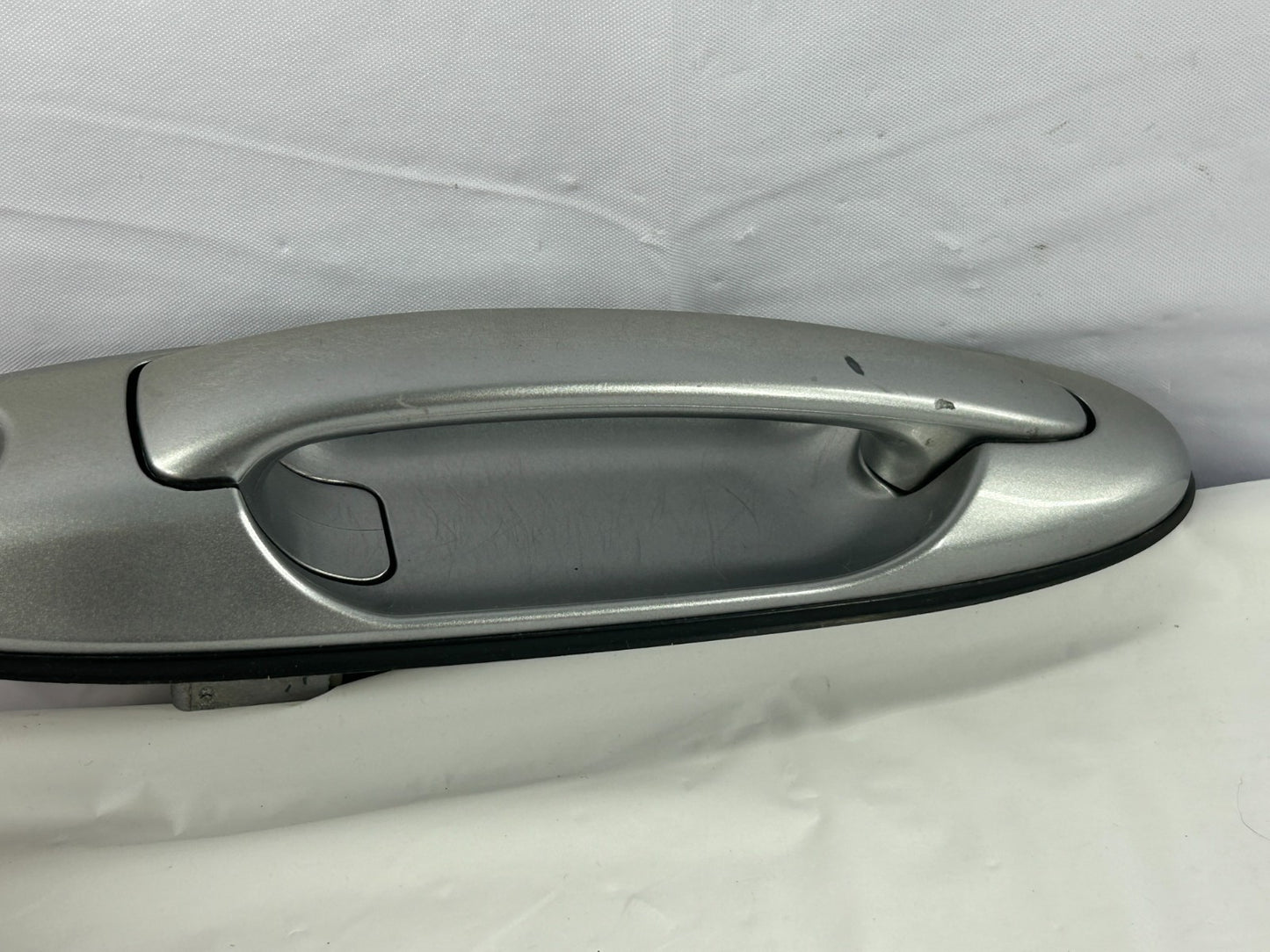2001-2007 Toyota Sequoia Exterior Front Right Door Handle OEM 69210-34050-B1