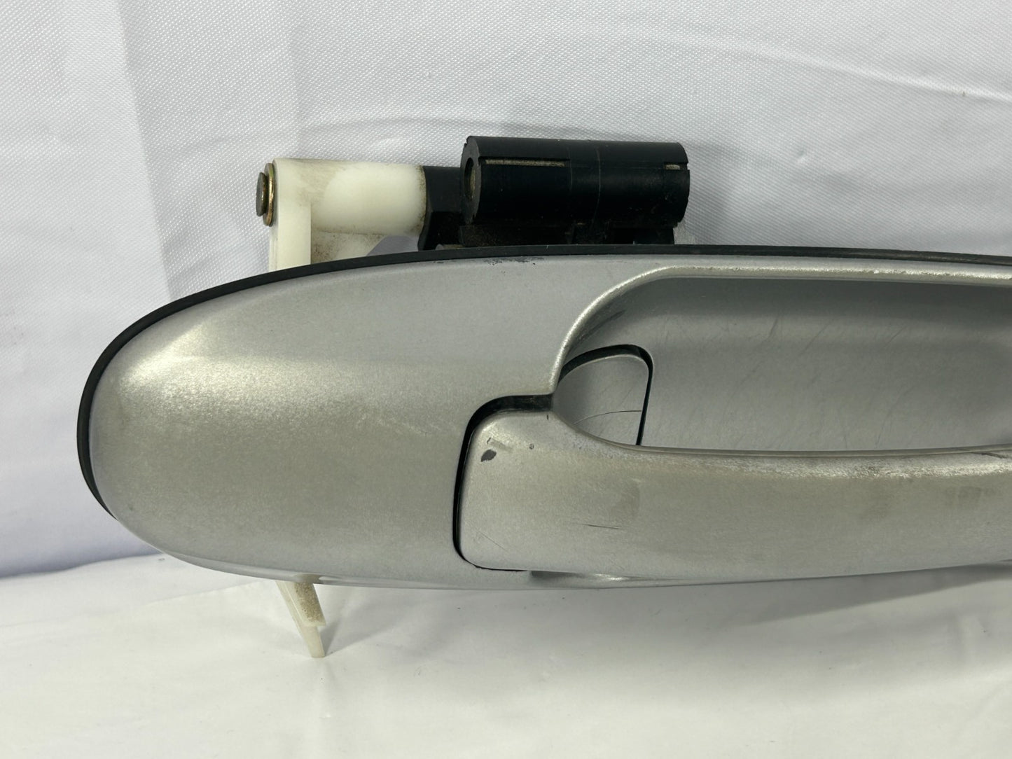 01-07 Toyota Sequoia Exterior Rear Right Door Handle Assembly OEM 69230-34020-B1