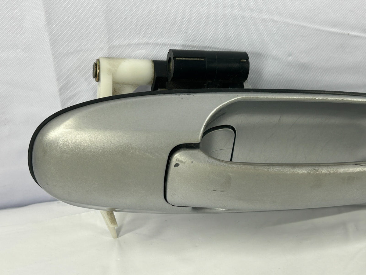 01-07 Toyota Sequoia Exterior Rear Right Door Handle Assembly OEM 69230-34020-B1