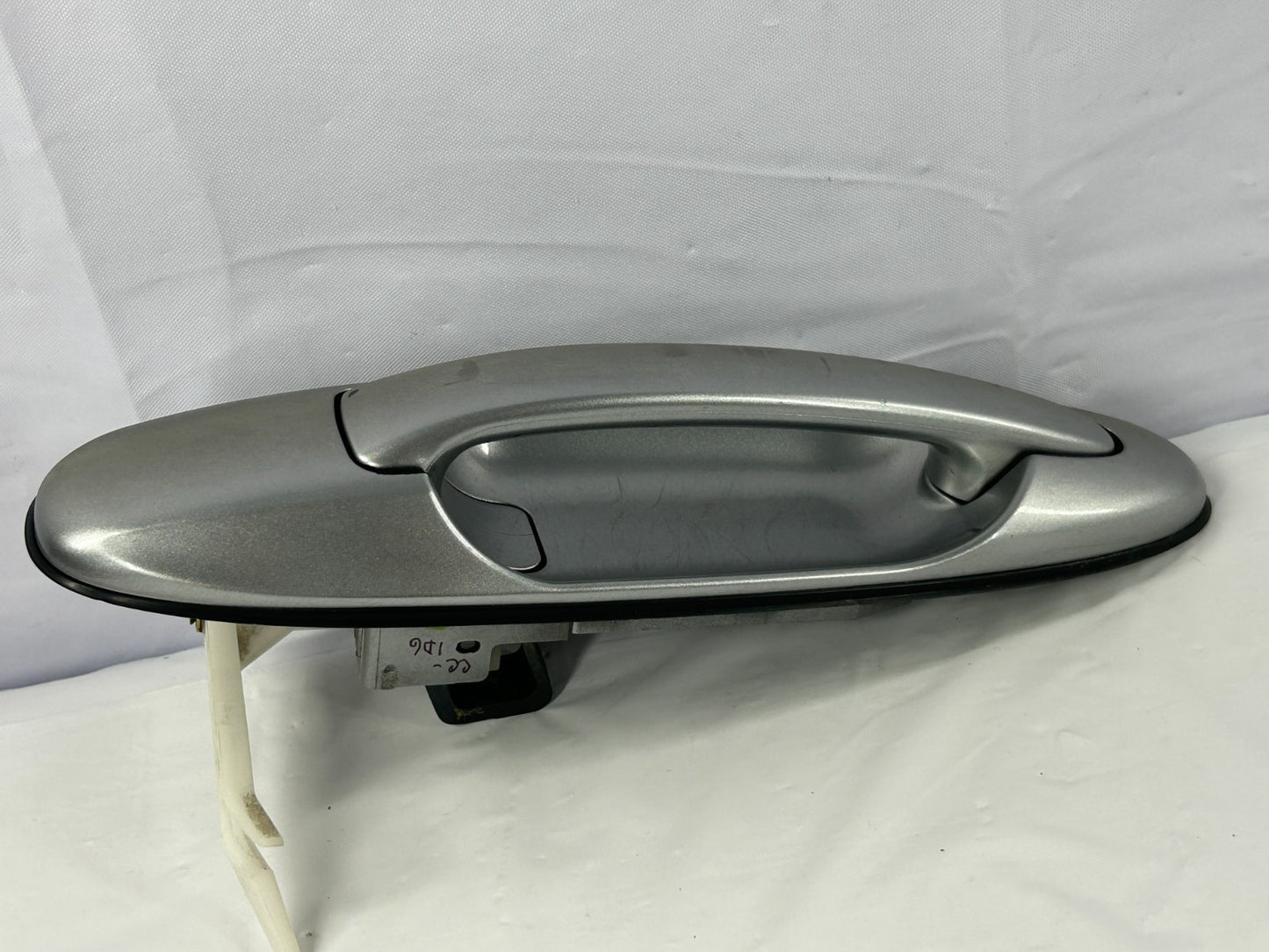 01-07 Toyota Sequoia Exterior Rear Right Door Handle Assembly OEM 69230-34020-B1