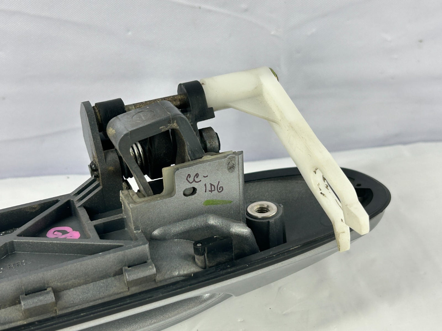 01-07 Toyota Sequoia Exterior Rear Right Door Handle Assembly OEM 69230-34020-B1
