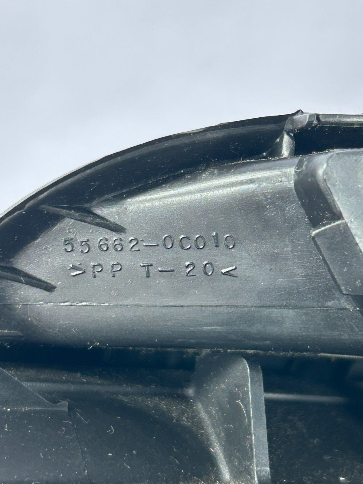 2001-2007 Toyota Sequoia Front Right Outer AC Heat Dash Air Vent OEM 55687-0C010