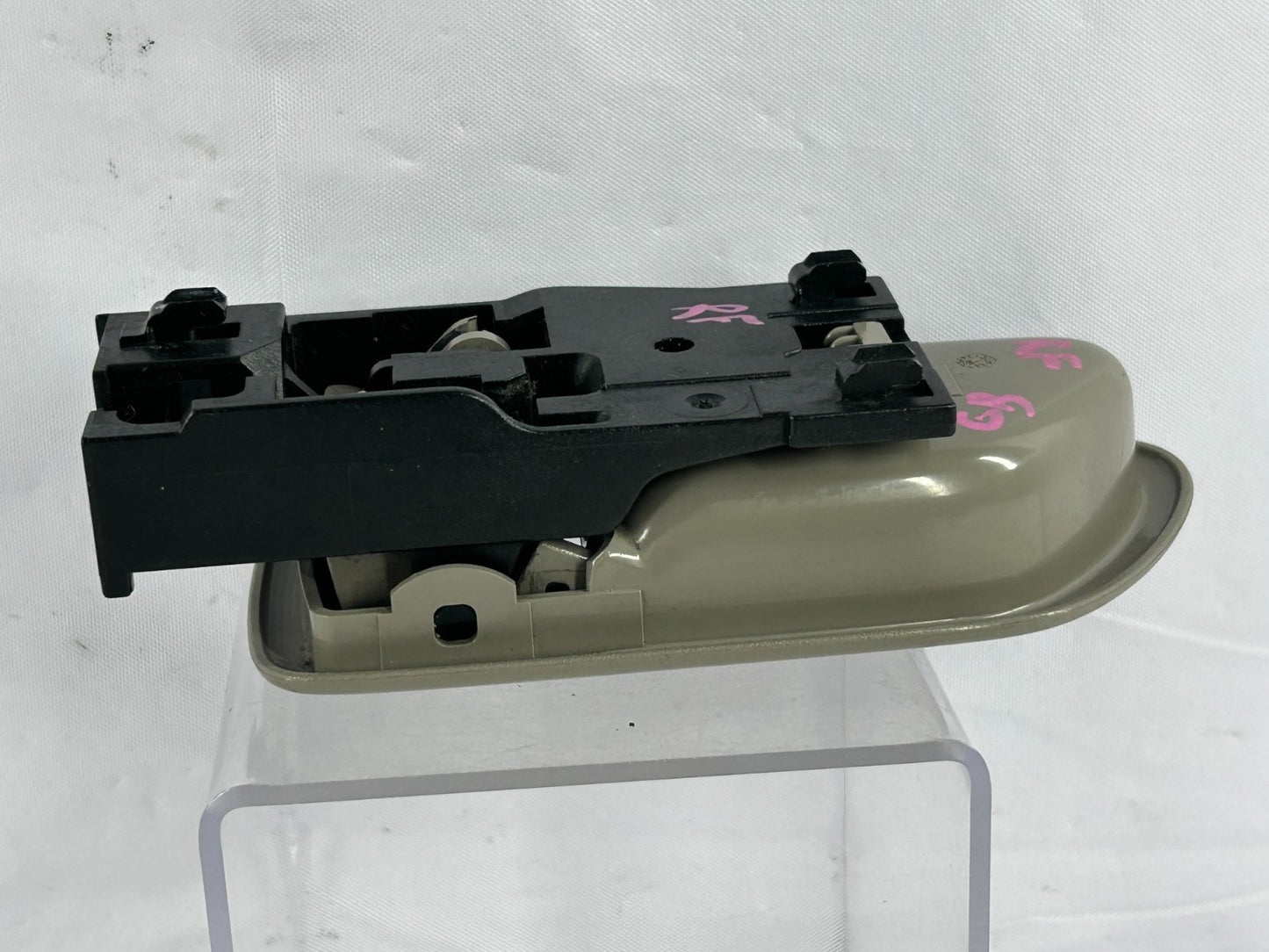 01-07 Toyota Sequoia Front Right Side Inside Door Handle Gray OEM 69205-0C030-B0