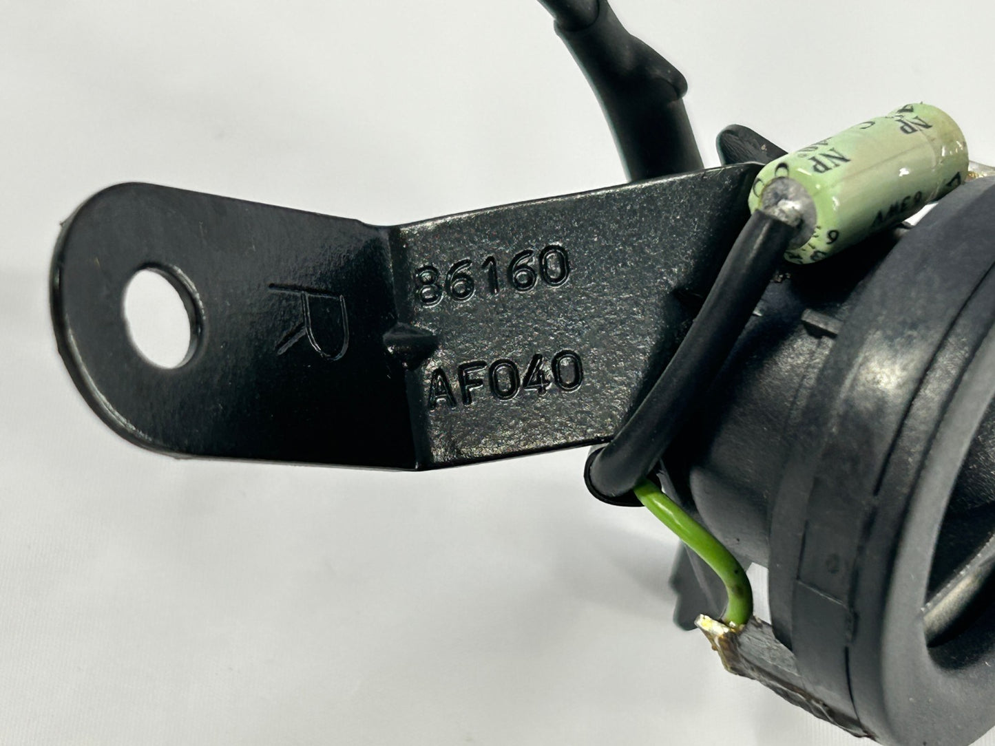 01-07 Toyota Sequoia Front Right Passenger Door Tweeter Speaker OEM 86160-AF040