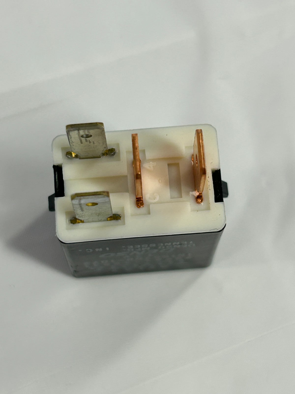 2001-2005 Toyota Sequoia Fuse Box Multi Purpose 4 Pin Relay OEM 90084-98031