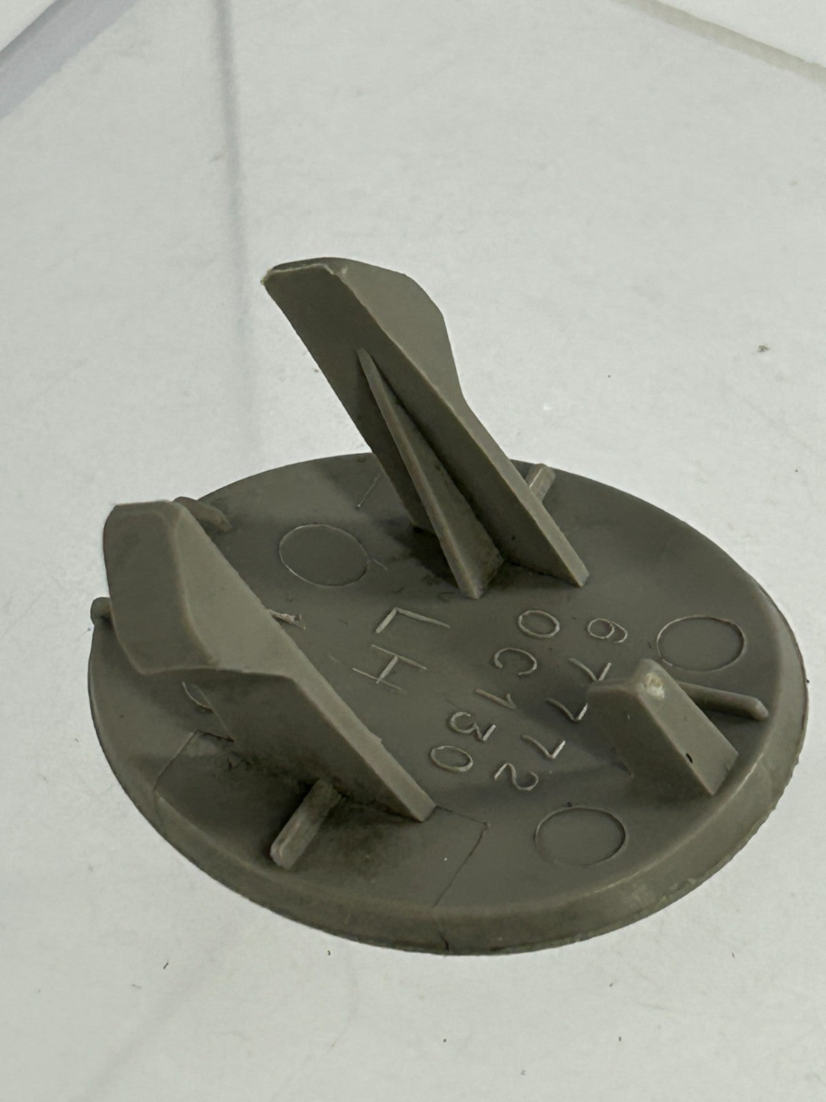 01-07 Toyota Sequoia Front Left Door Retainer Screw Cover Cap OEM 67772-0C130