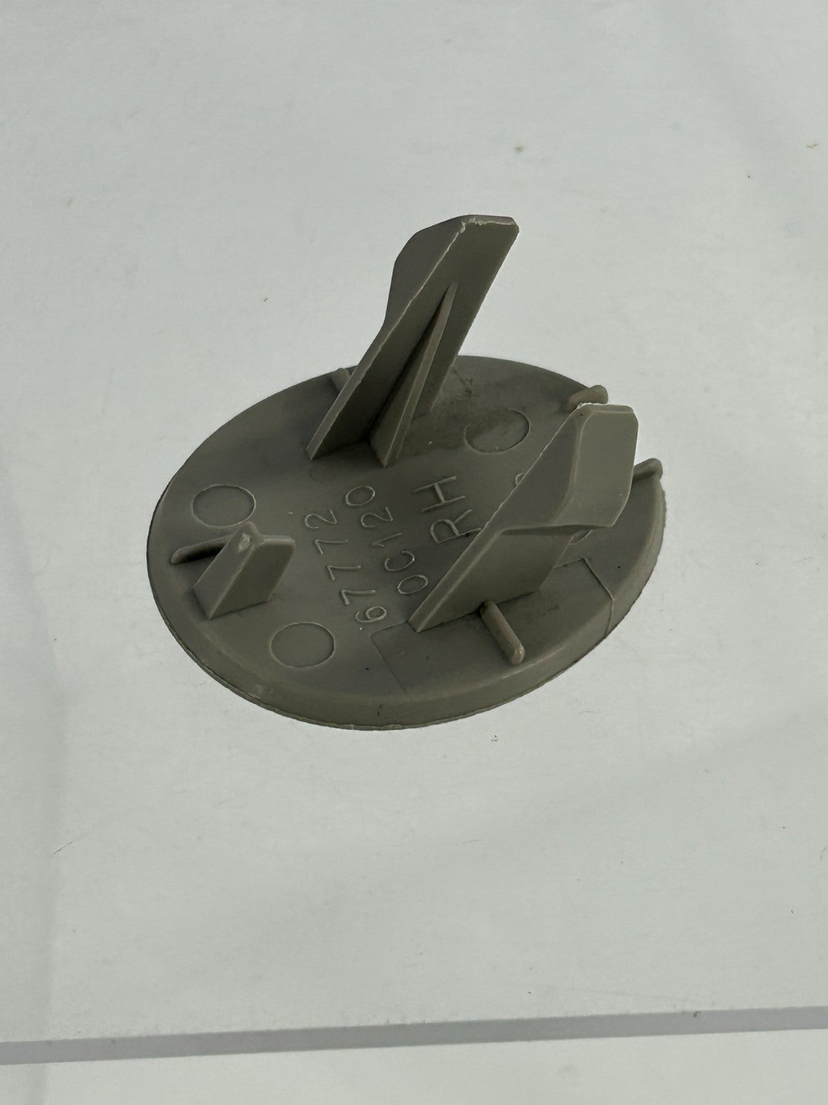 01-07 Toyota Sequoia Front Right Door Retainer Screw Cover Cap OEM 67772-0C120