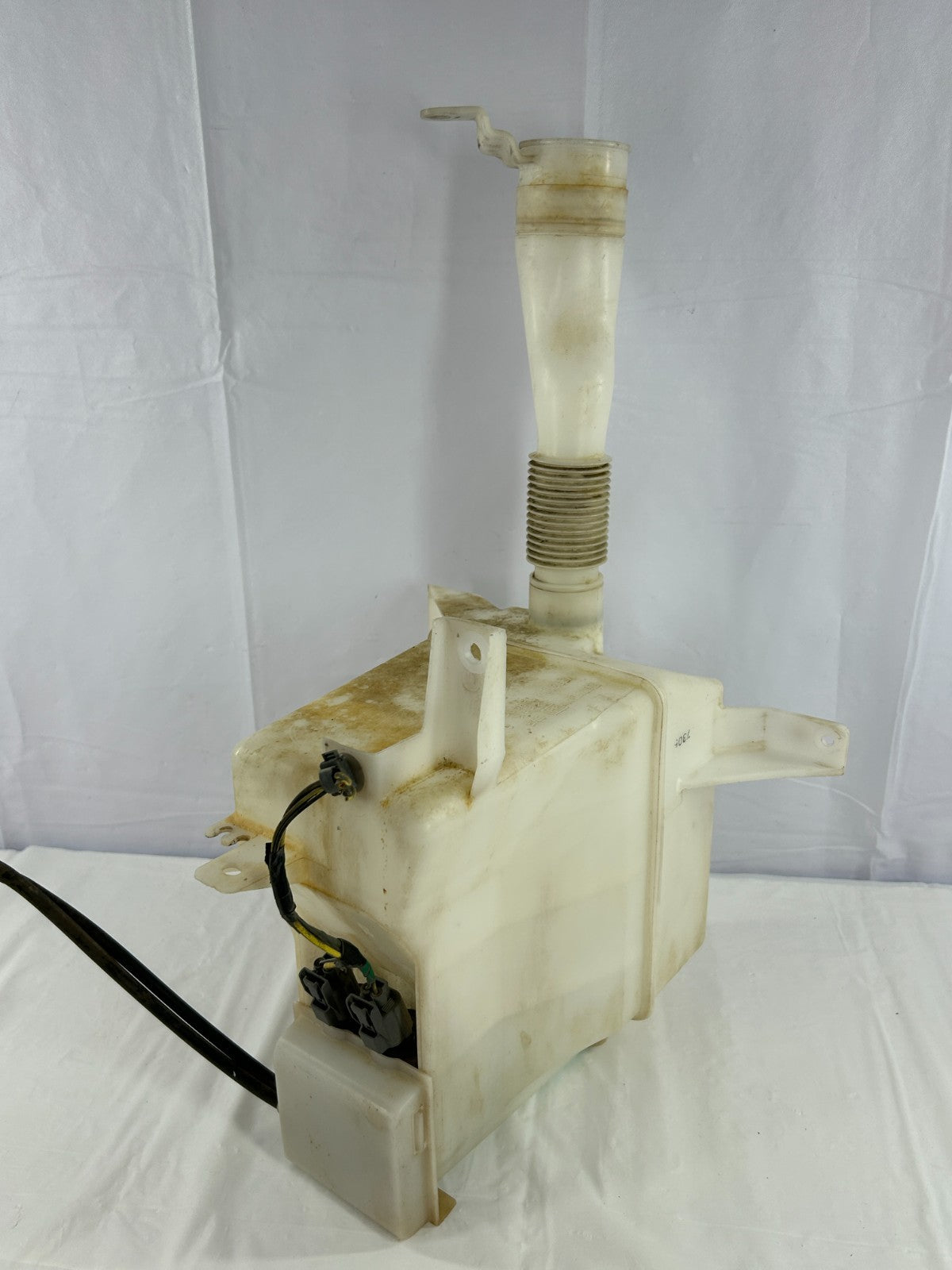 2005-2009 Subaru Outback Windshield Washer Fluid Bottle Tank OEM 86631AG04A