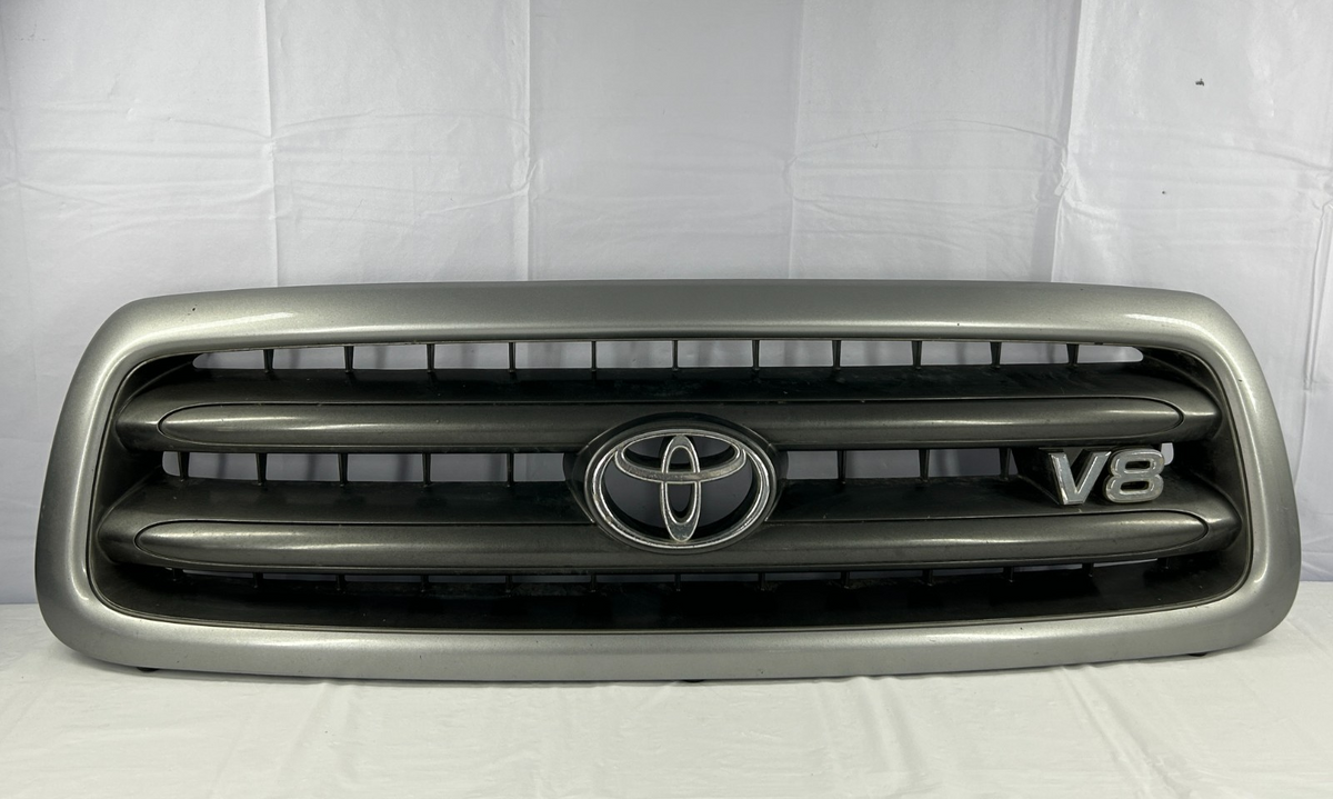 2001-2005 Toyota Sequoia SR5 Front Radiator V8 Grill Silver OEM 53100-0C030-B1