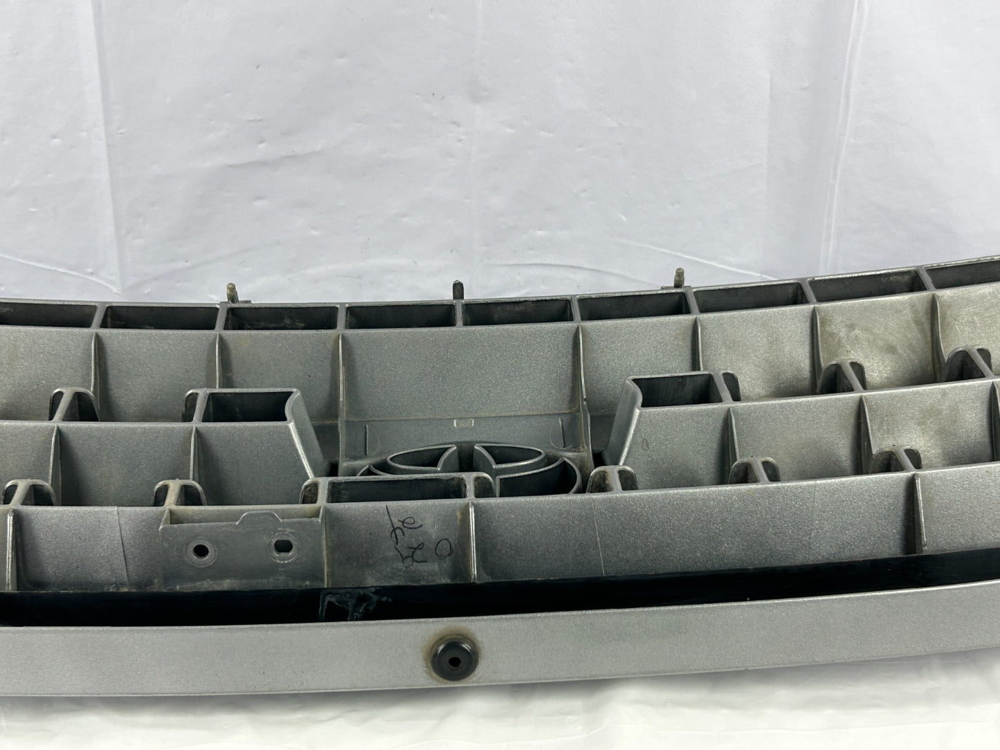 2001-2005 Toyota Sequoia SR5 Front Radiator V8 Grill Silver OEM 53100-0C030-B1