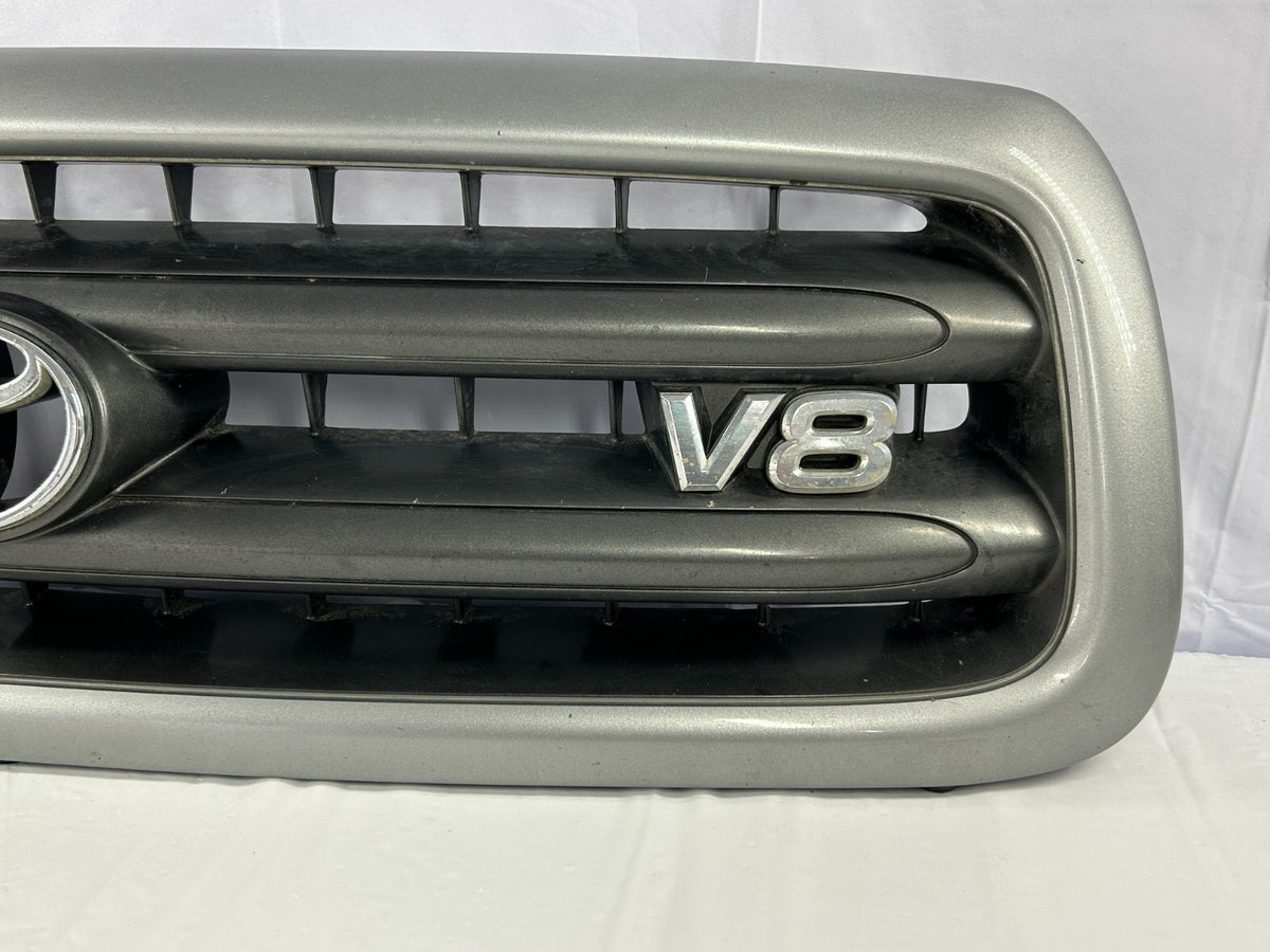 2001-2005 Toyota Sequoia SR5 Front Radiator V8 Grill Silver OEM 53100-0C030-B1