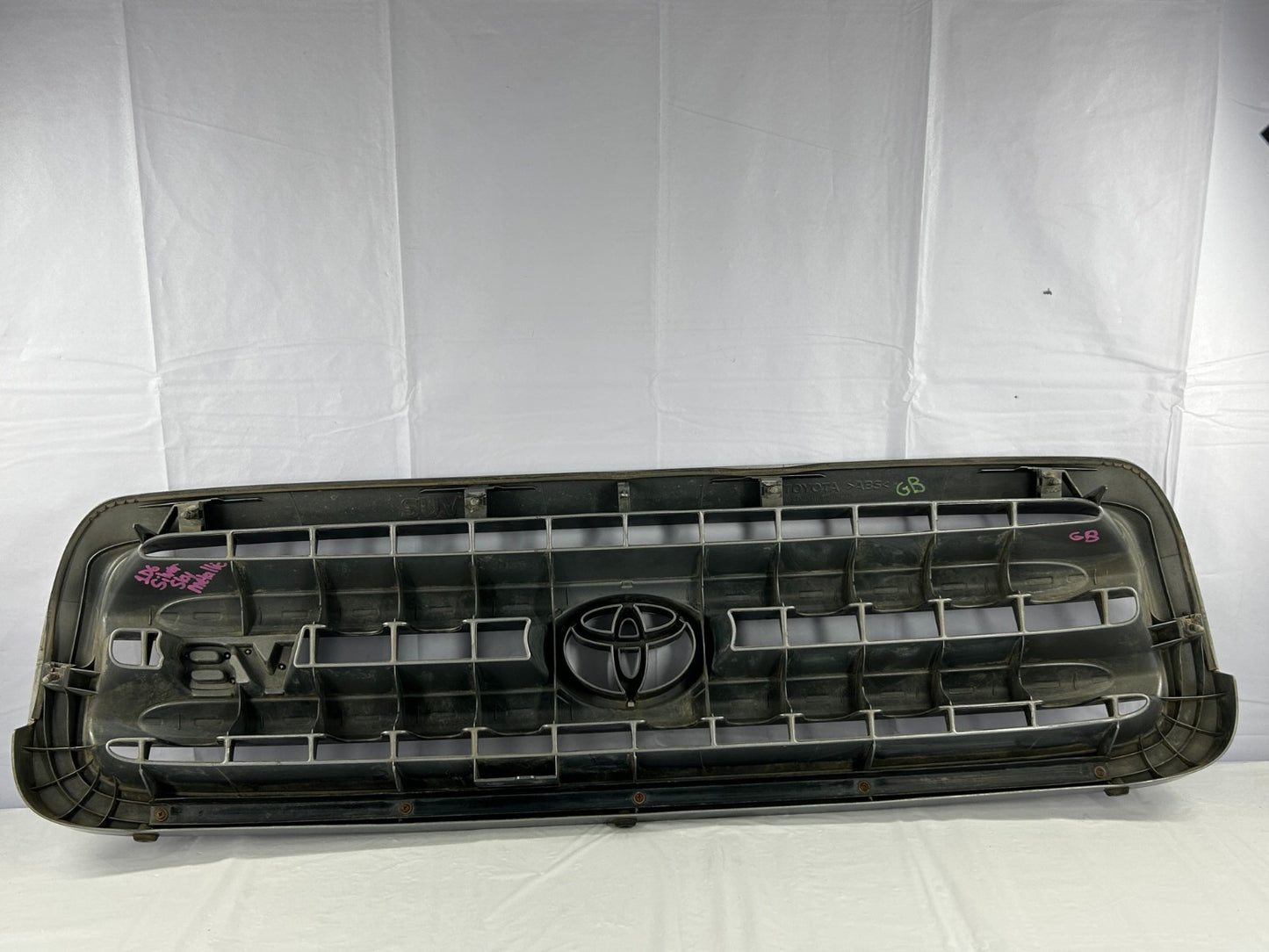 2001-2005 Toyota Sequoia SR5 Front Radiator V8 Grill Silver OEM 53100-0C030-B1