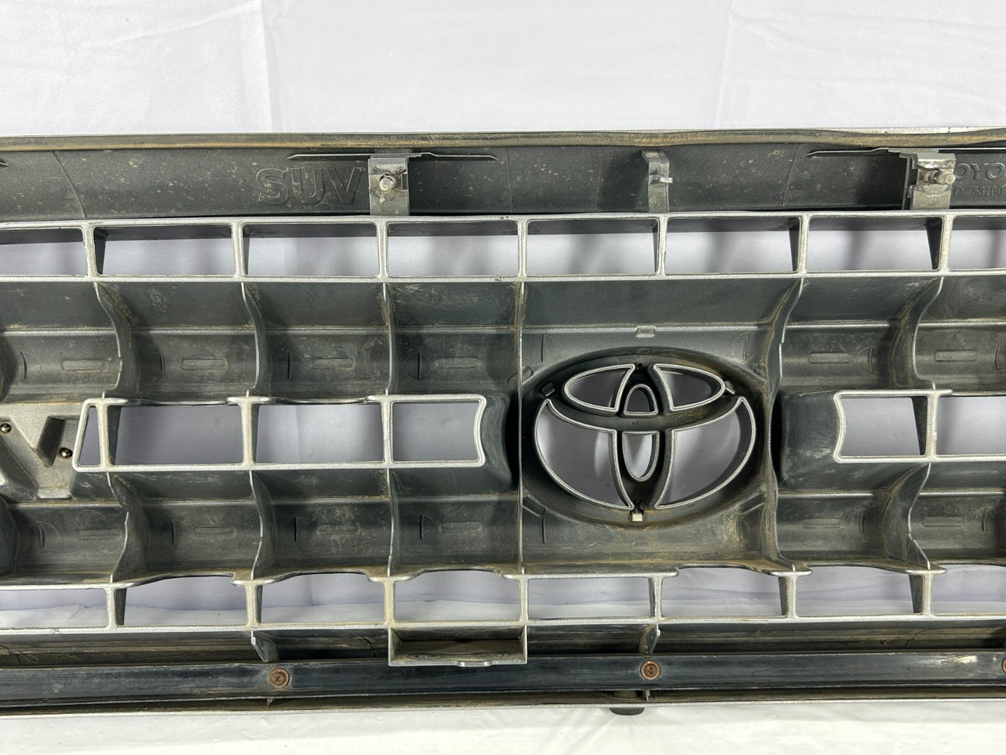2001-2005 Toyota Sequoia SR5 Front Radiator V8 Grill Silver OEM 53100-0C030-B1