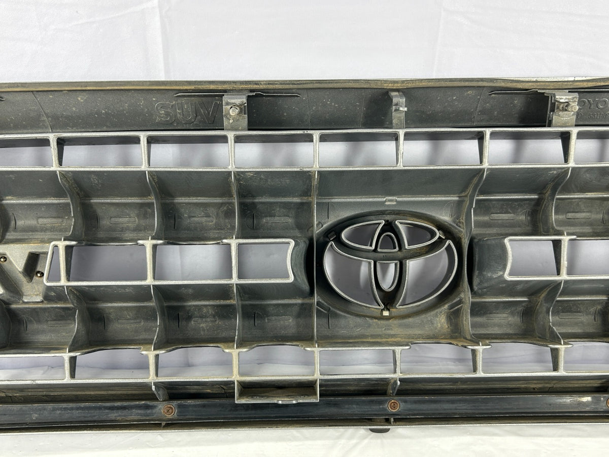 2001-2005 Toyota Sequoia SR5 Front Radiator V8 Grill Silver OEM 53100-0C030-B1