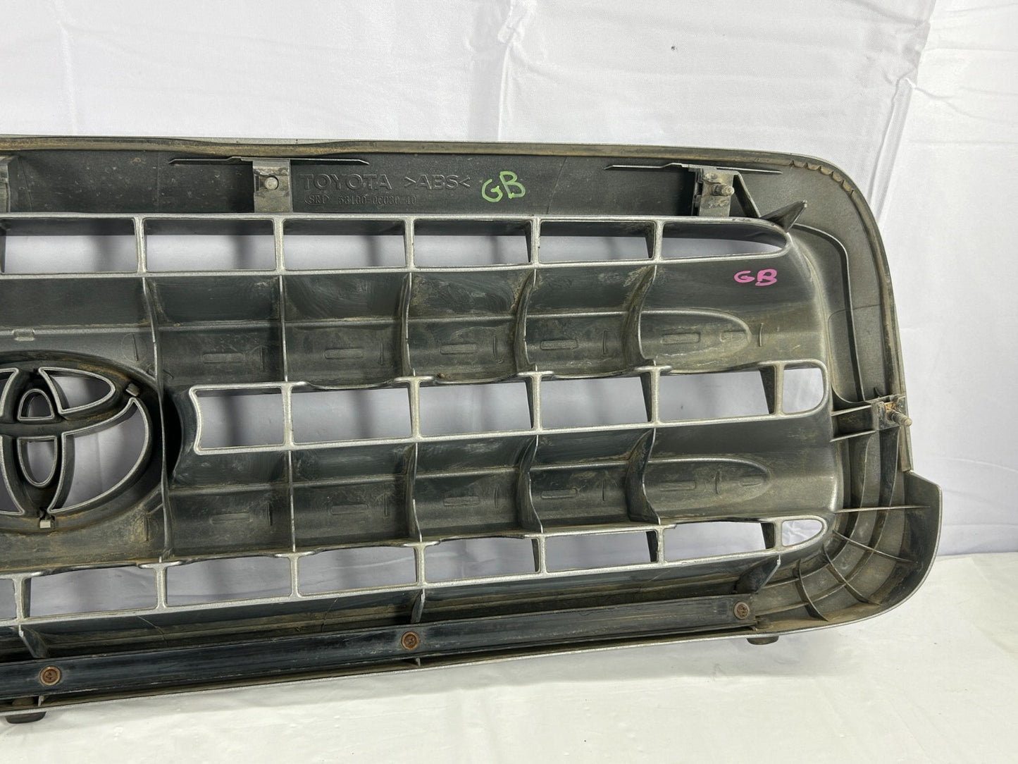 2001-2005 Toyota Sequoia SR5 Front Radiator V8 Grill Silver OEM 53100-0C030-B1