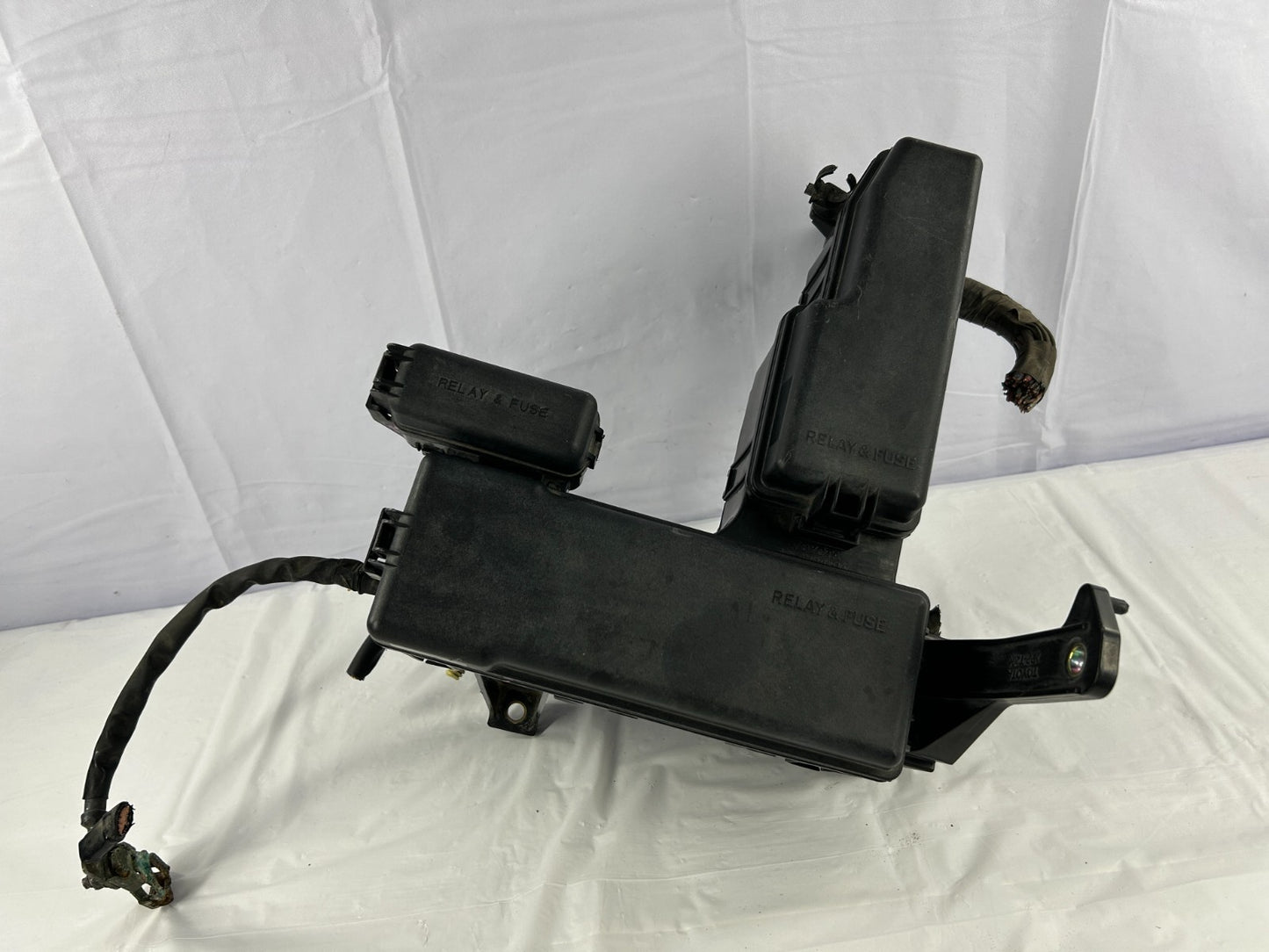 02-05 Toyota Sequoia Engine Bay Fuse Box Relay Junction Block OEM 82720-0C011