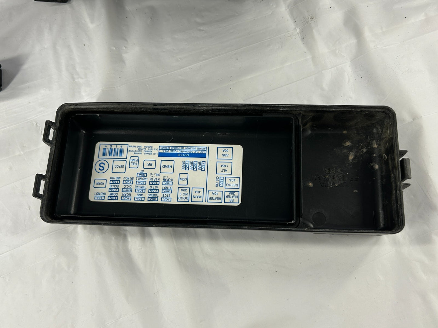 02-05 Toyota Sequoia Engine Bay Fuse Box Relay Junction Block OEM 82720-0C011