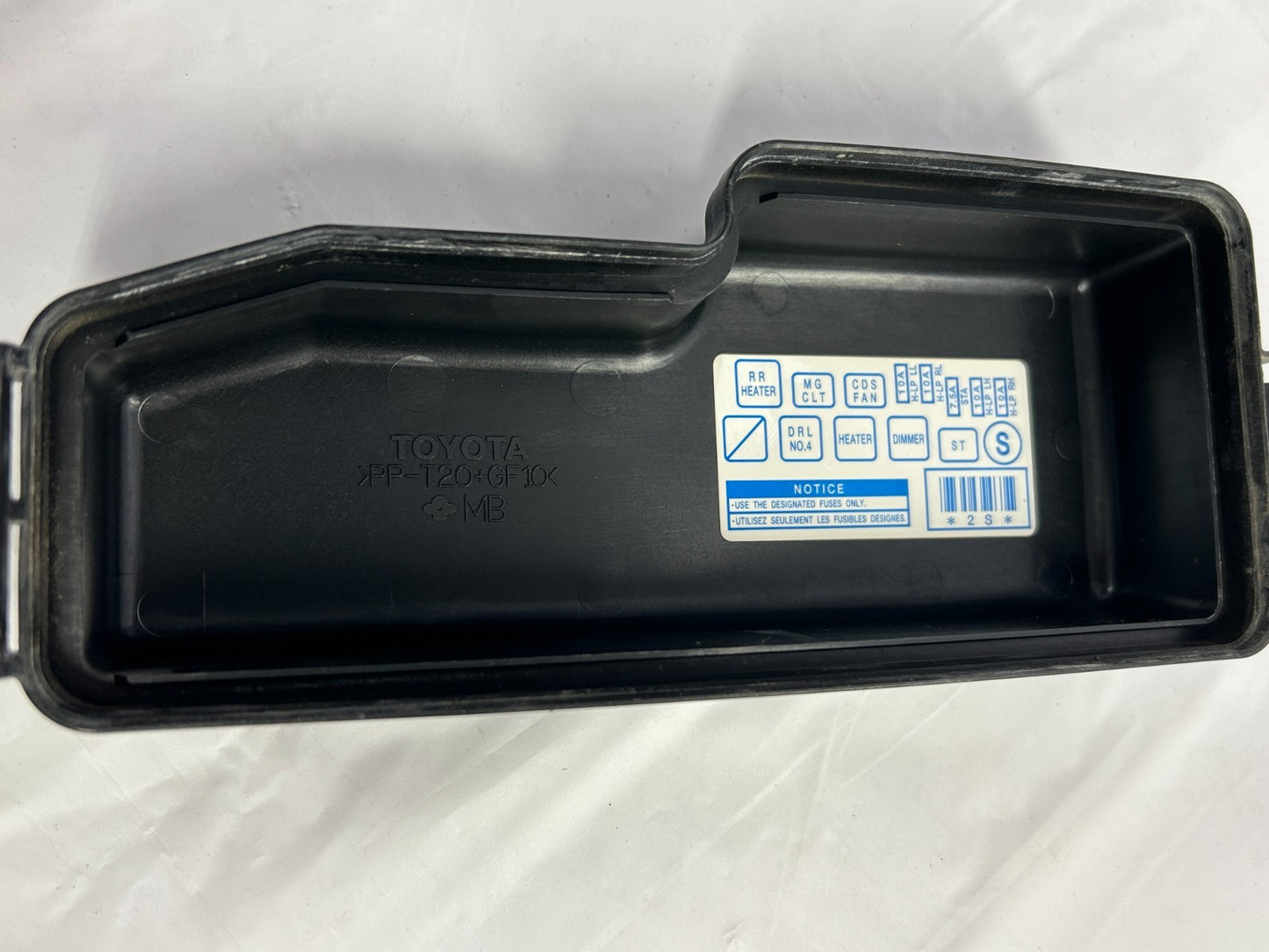 02-05 Toyota Sequoia Engine Bay Fuse Box Relay Junction Block OEM 82720-0C011