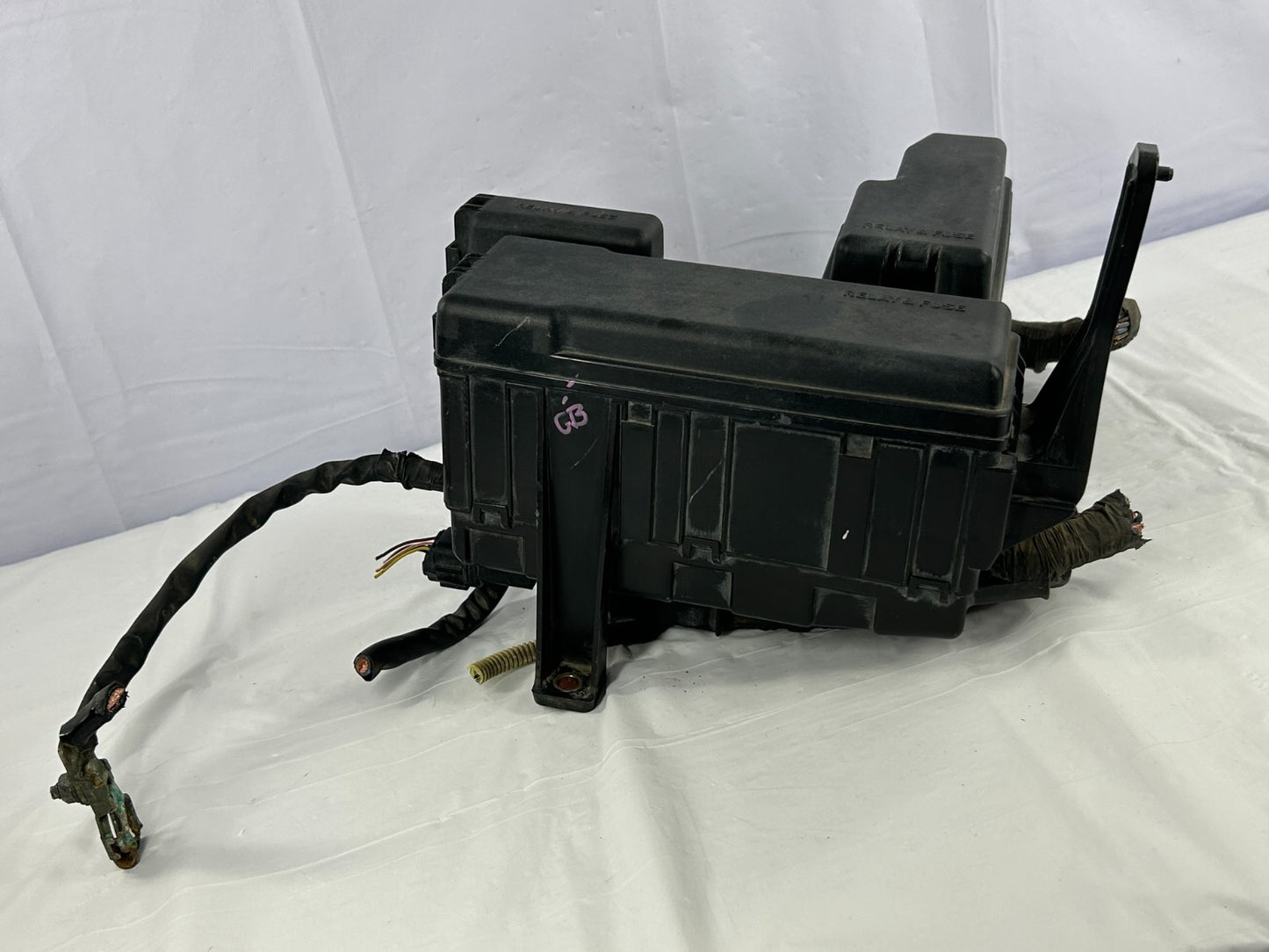 02-05 Toyota Sequoia Engine Bay Fuse Box Relay Junction Block OEM 82720-0C011