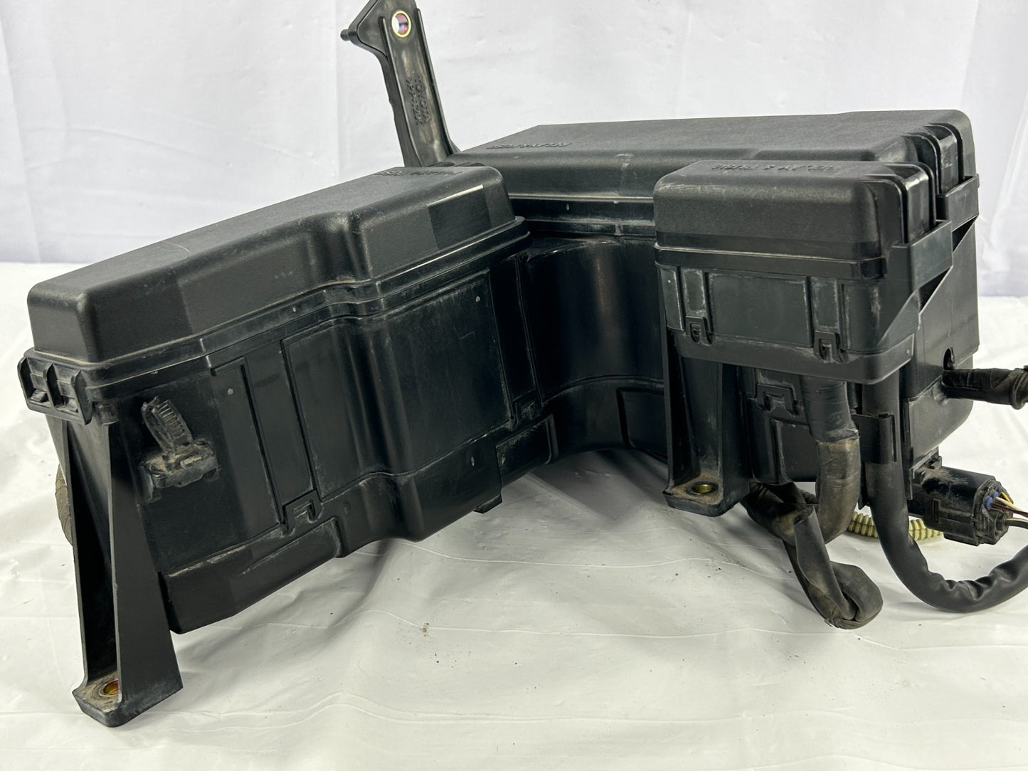 02-05 Toyota Sequoia Engine Bay Fuse Box Relay Junction Block OEM 82720-0C011
