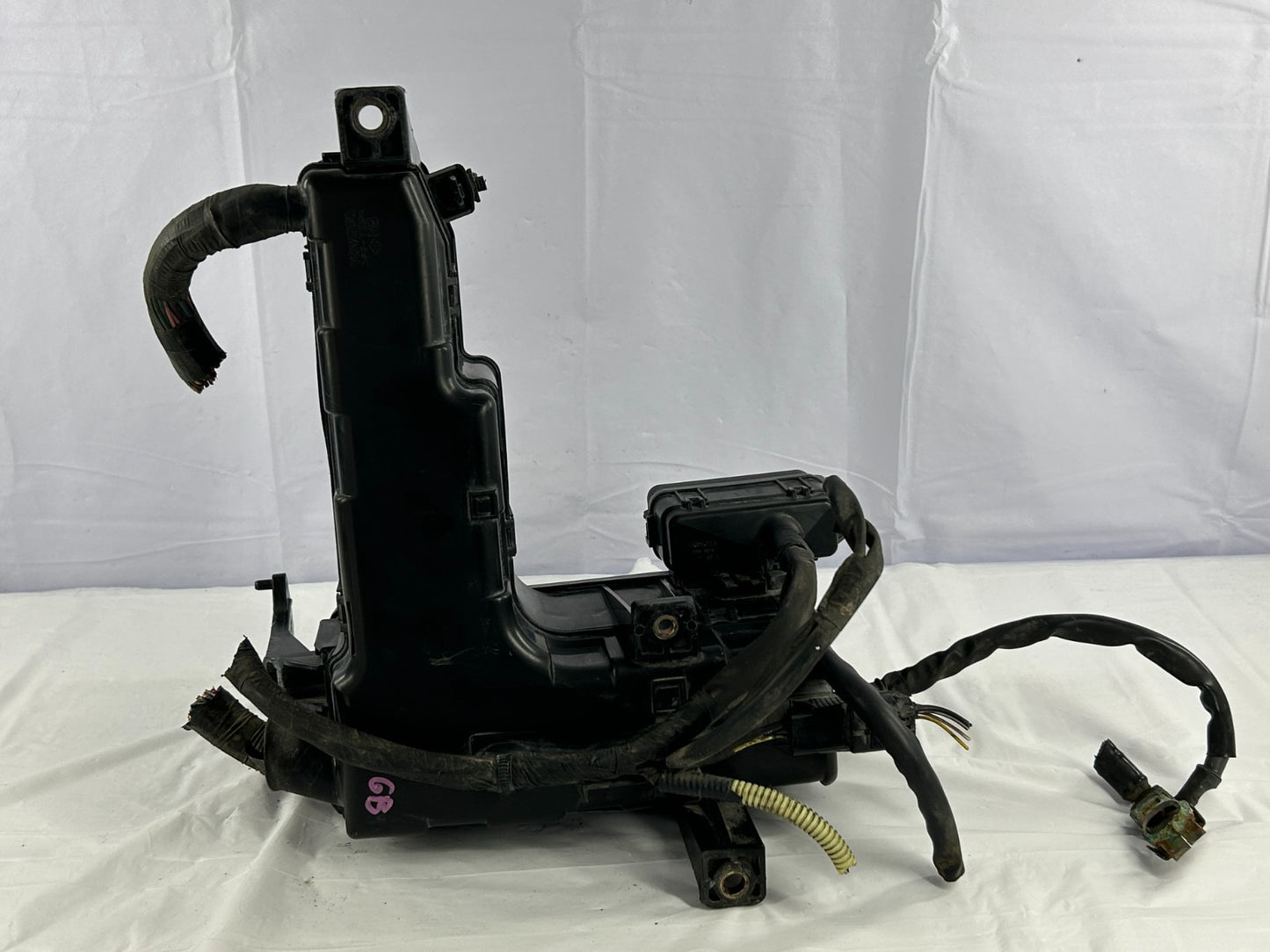 02-05 Toyota Sequoia Engine Bay Fuse Box Relay Junction Block OEM 82720-0C011