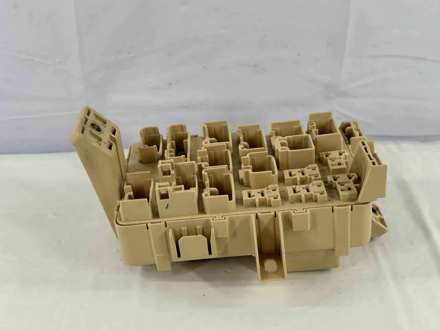 2002-2005 Toyota Sequoia Instrument Panel Junction Fuse Block OEM 82730-0C031