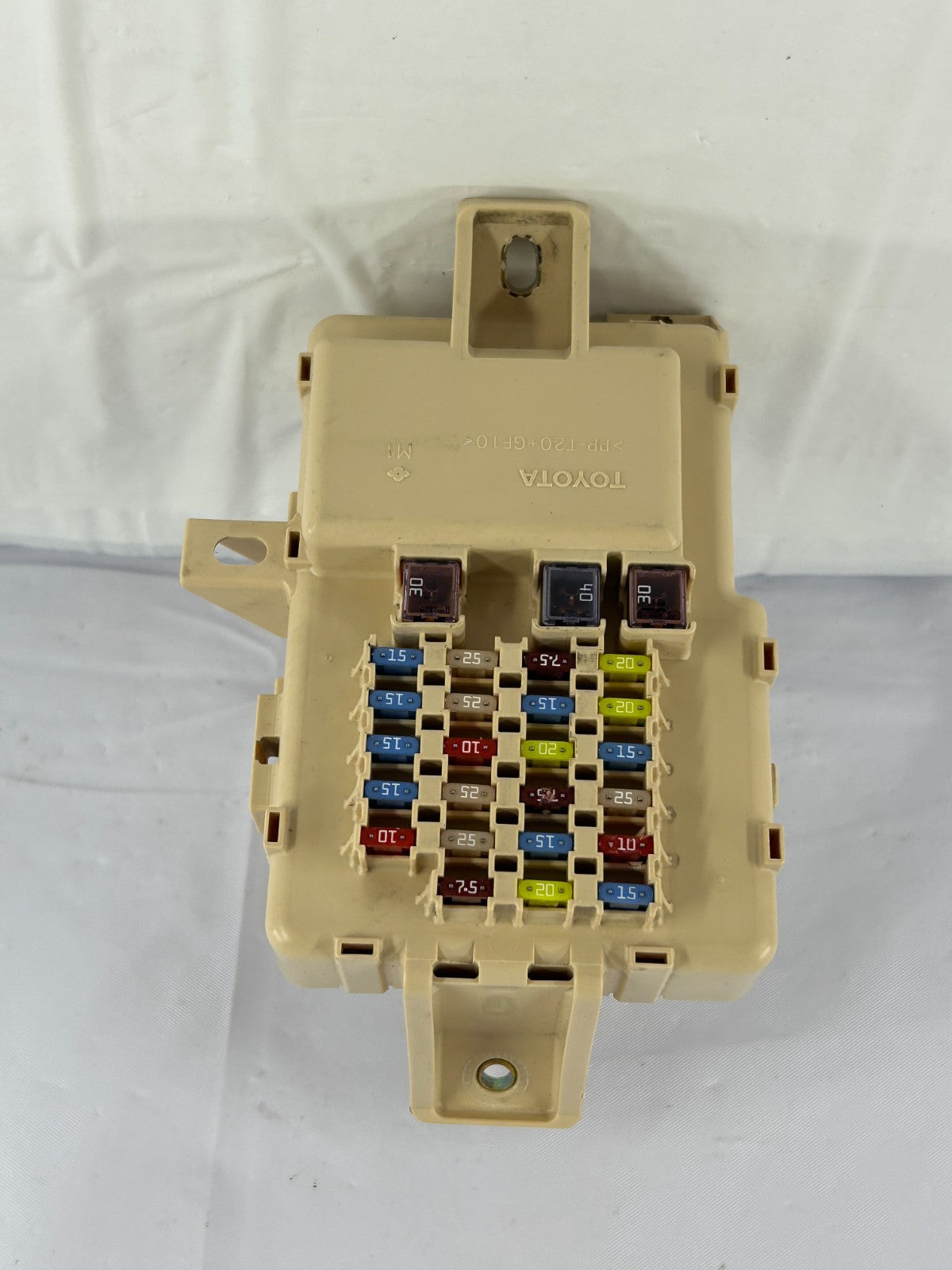 2002-2005 Toyota Sequoia Instrument Panel Junction Fuse Block OEM 82730-0C031