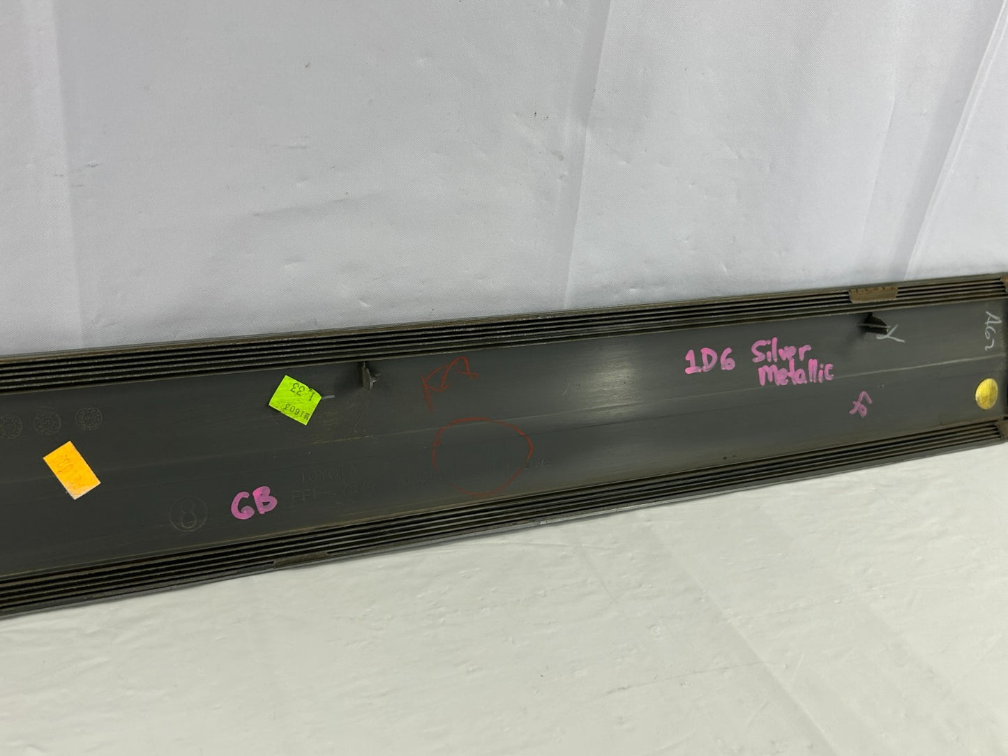 01-05 Toyota Sequoia Rear Left Outside Door Moulding Silver OEM 75742-0C040-B1
