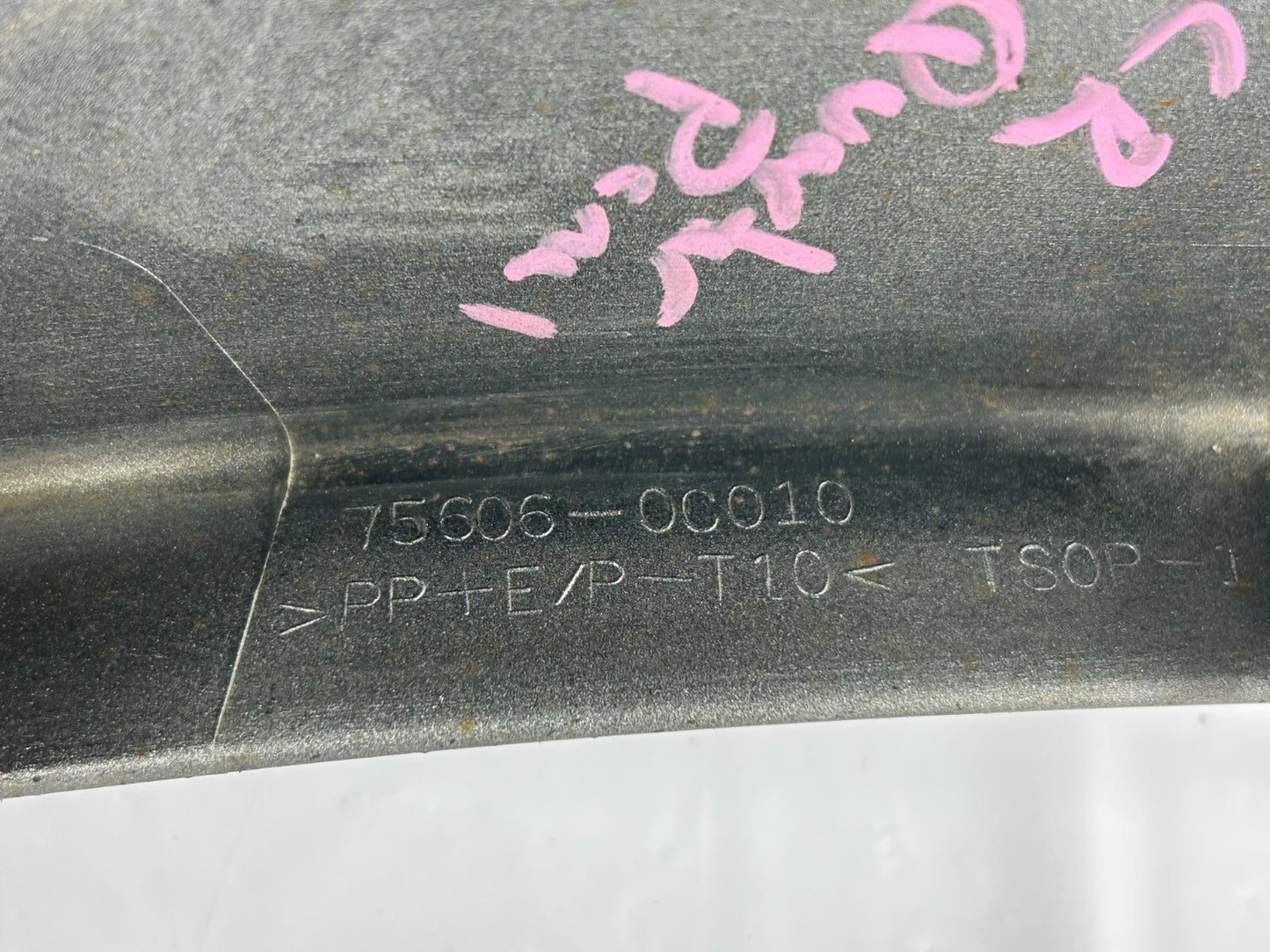 01-04 Toyota Sequoia Rear Left Quarter Fender Flare Molding Trim OEM 75654-0C900