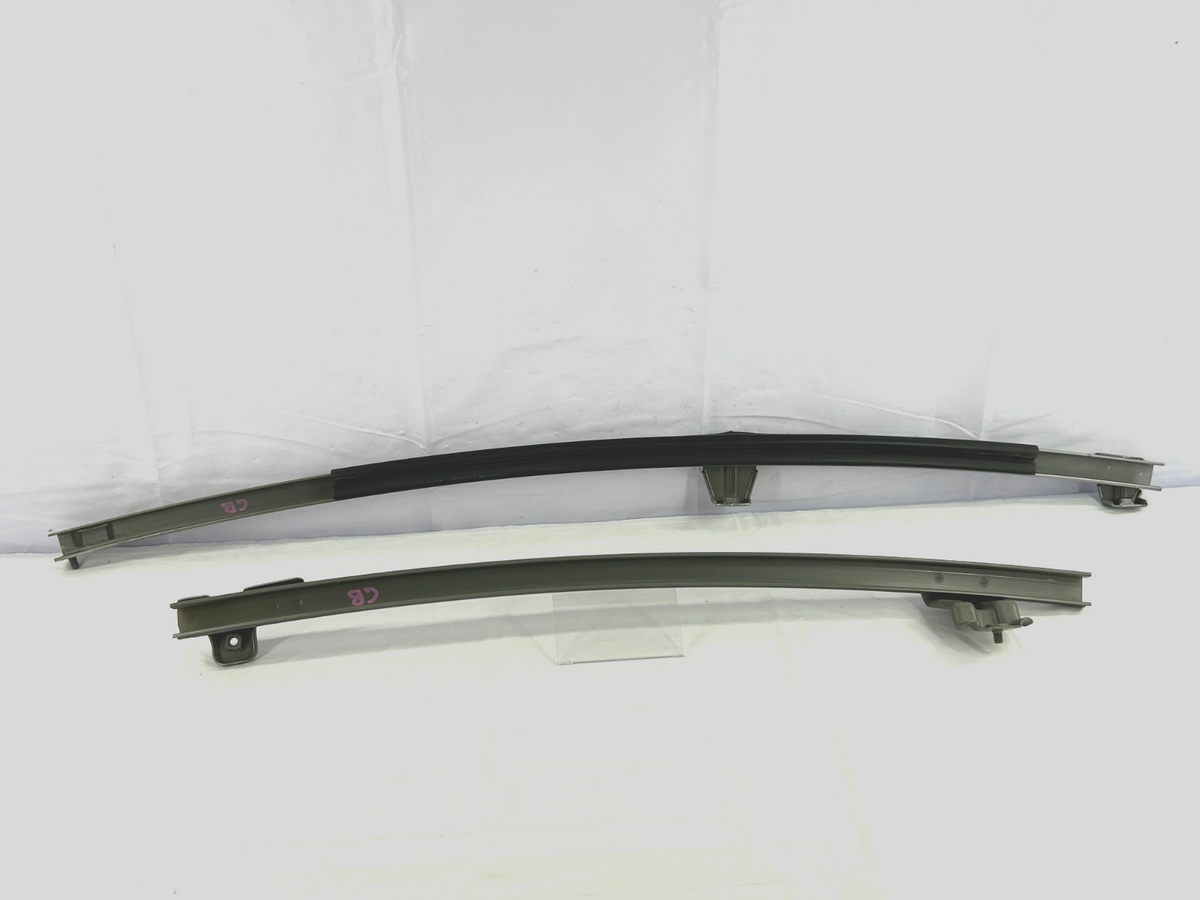 01-07 Toyota Sequoia Front RH Lower Door Guide Channel Rail Set OEM 67401-0C020