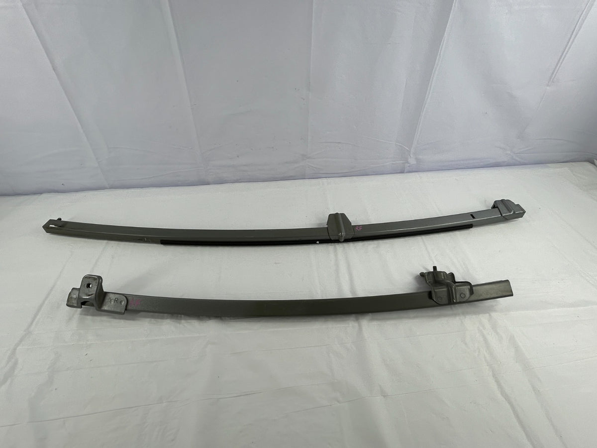 01-07 Toyota Sequoia Front RH Lower Door Guide Channel Rail Set OEM 67401-0C020