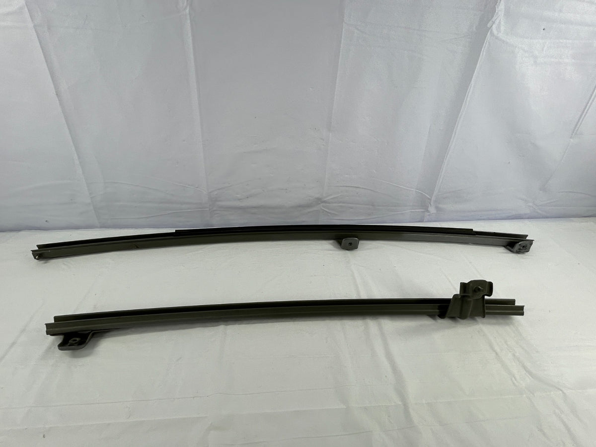 01-07 Toyota Sequoia Front RH Lower Door Guide Channel Rail Set OEM 67401-0C020