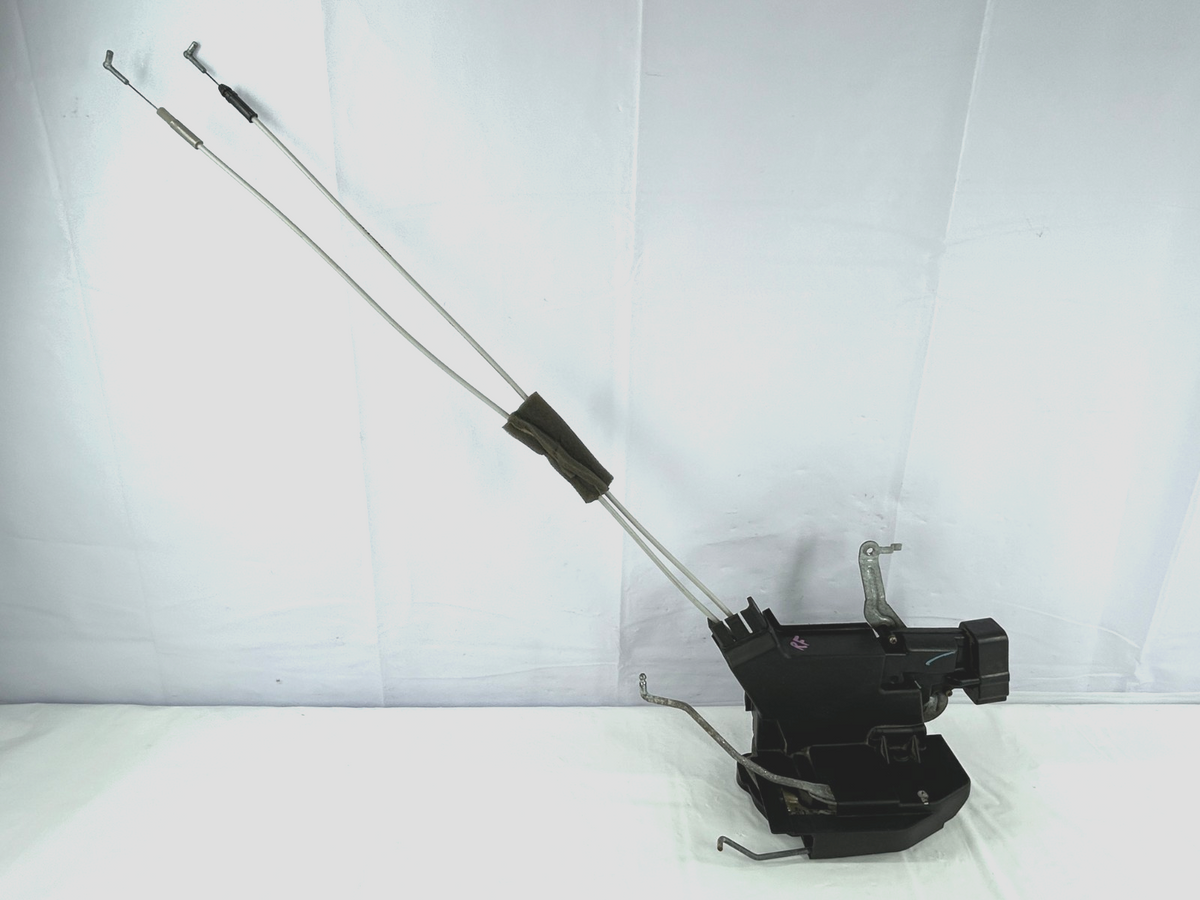 2001-2007 Toyota Sequoia Front Right Door Lock Latch Actuator OEM 69030-0C021