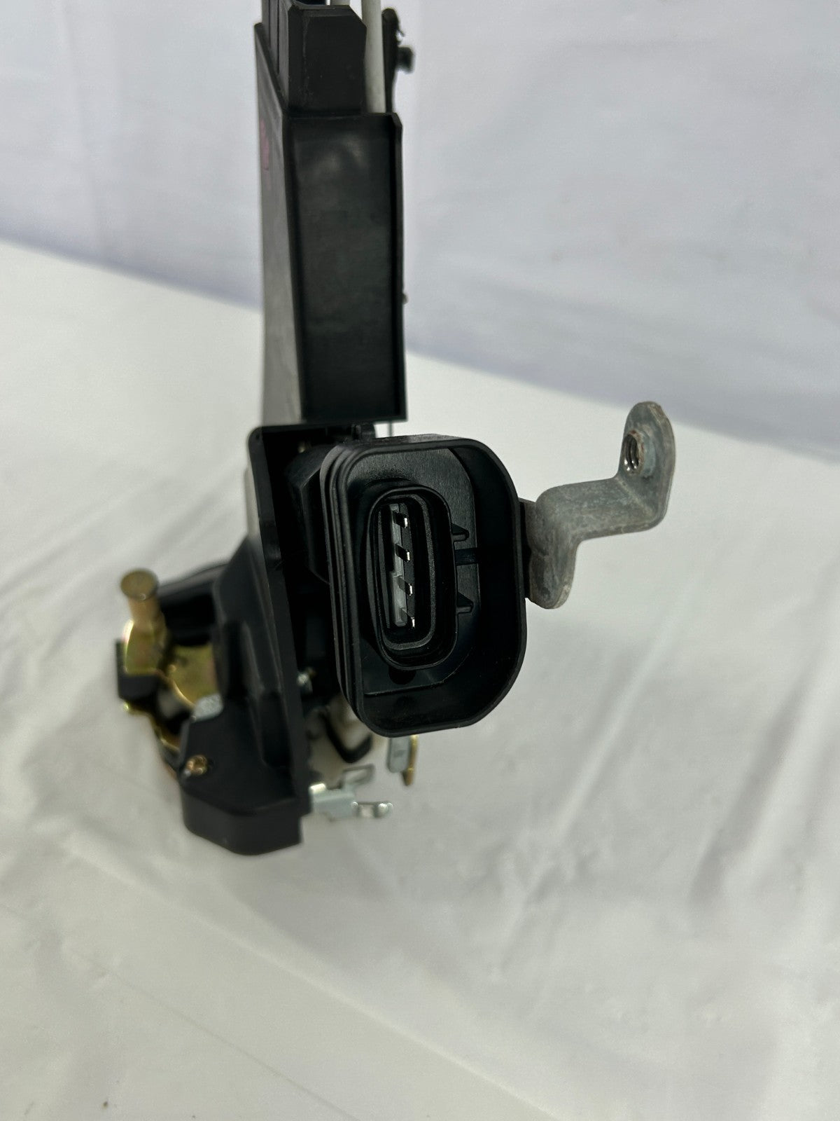 2001-2007 Toyota Sequoia Rear Right Door Lock Latch Actuator OEM 69050-0C010