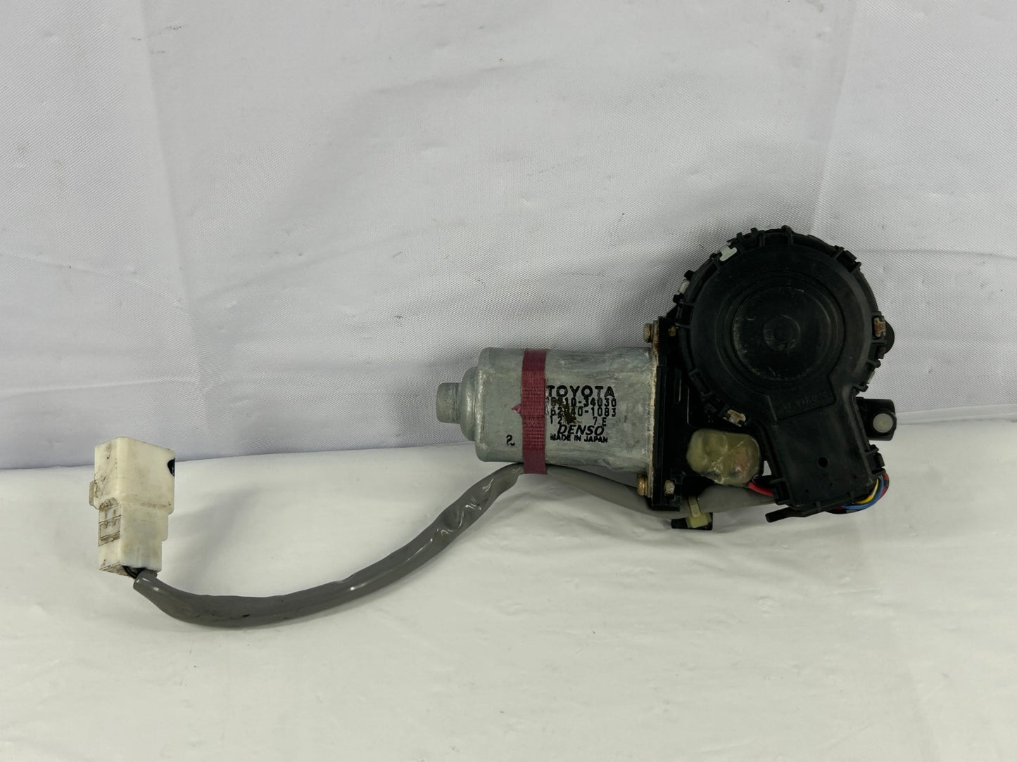 2001-2007 Toyota Sequoia Front Right Door Power Window Motor OEM 85710-34030