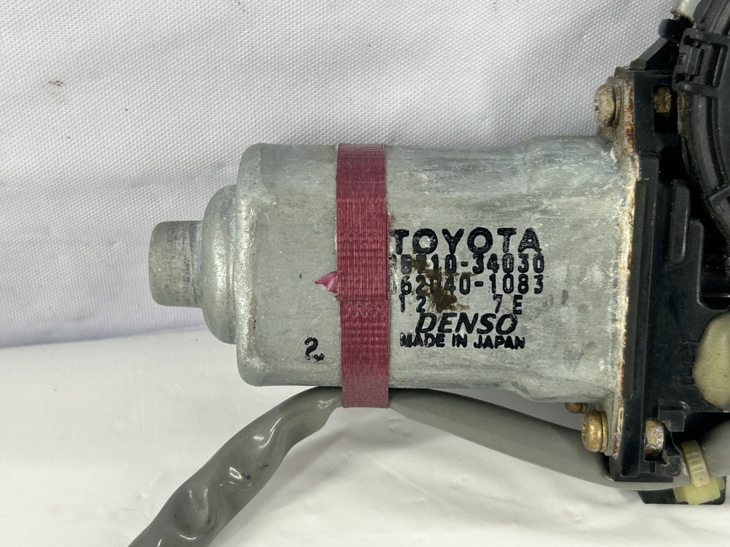 2001-2007 Toyota Sequoia Front Right Door Power Window Motor OEM 85710-34030