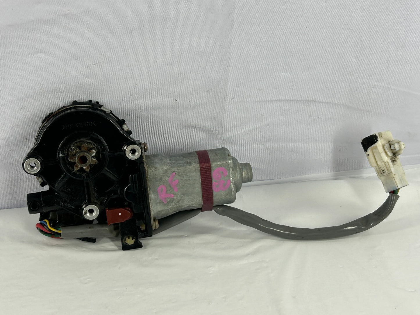 2001-2007 Toyota Sequoia Front Right Door Power Window Motor OEM 85710-34030