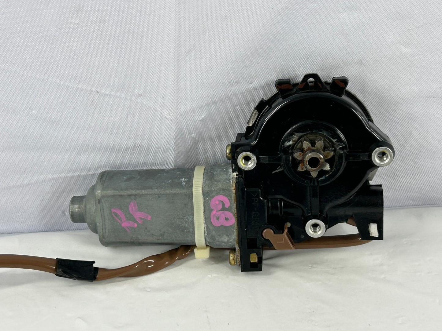 2001-2007 Toyota Sequoia Rear Right Side Door Power Window Motor 85720-0C020