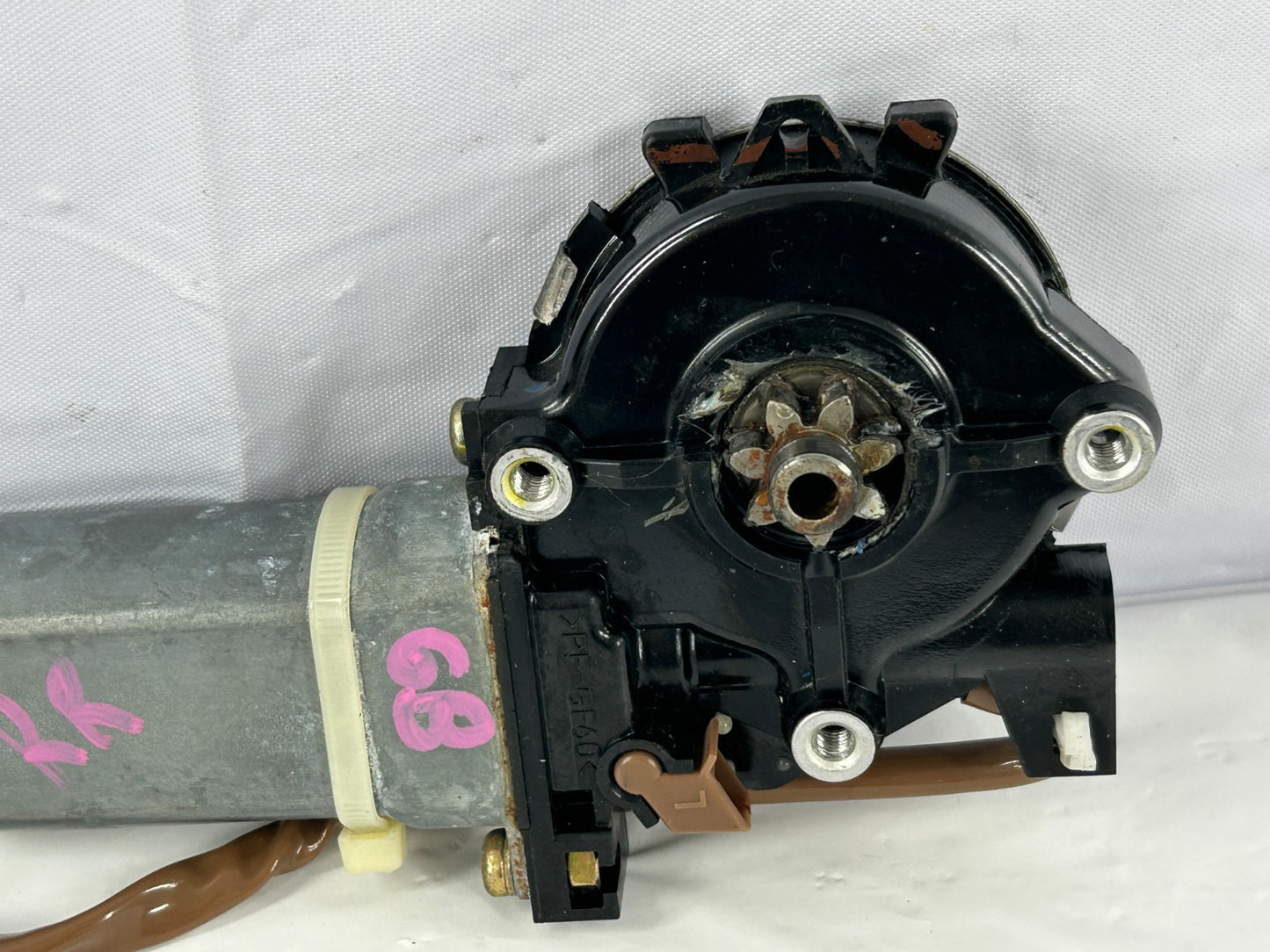 2001-2007 Toyota Sequoia Rear Right Side Door Power Window Motor 85720-0C020
